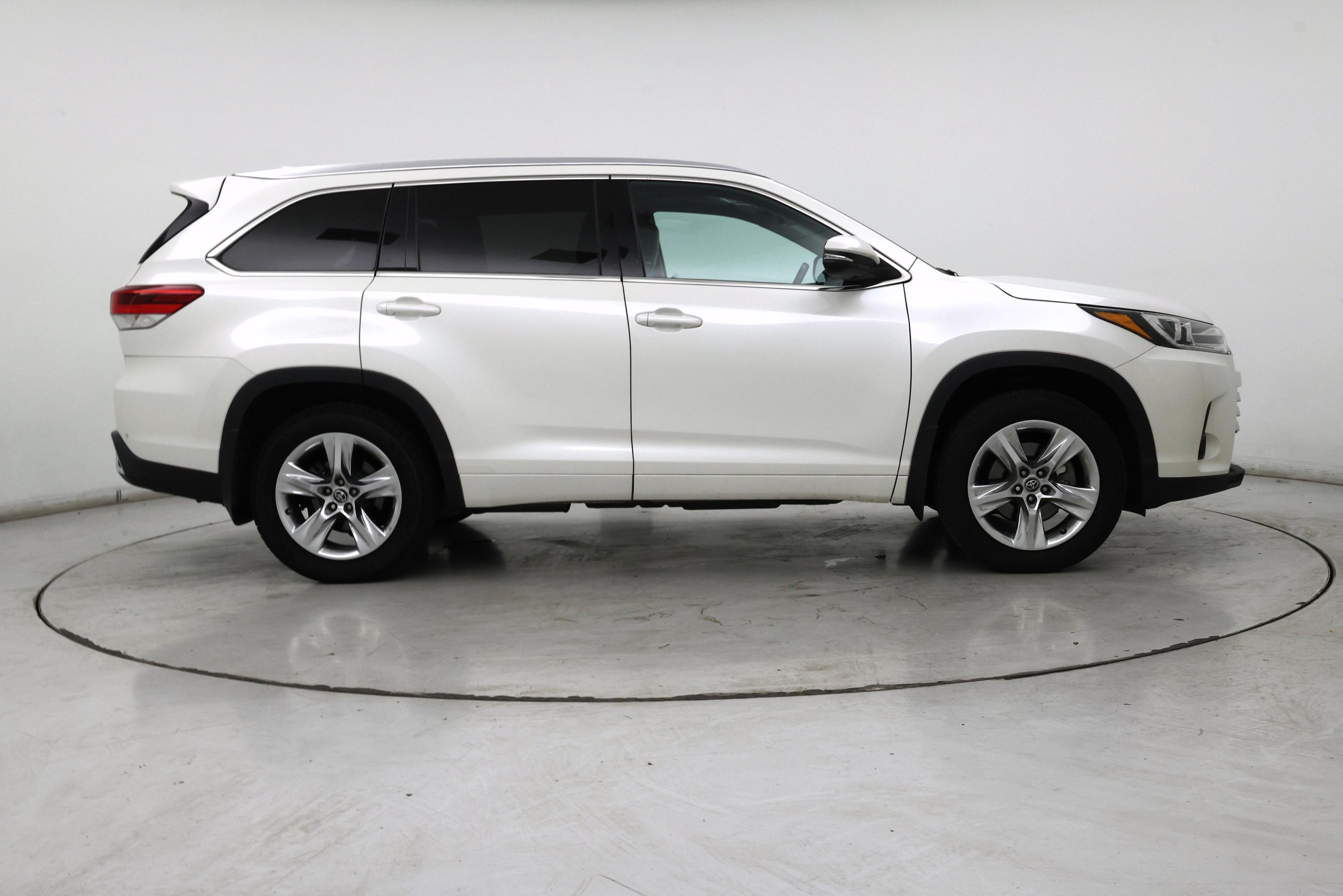 Thumbnail: 2019 Toyota Highlander - 7