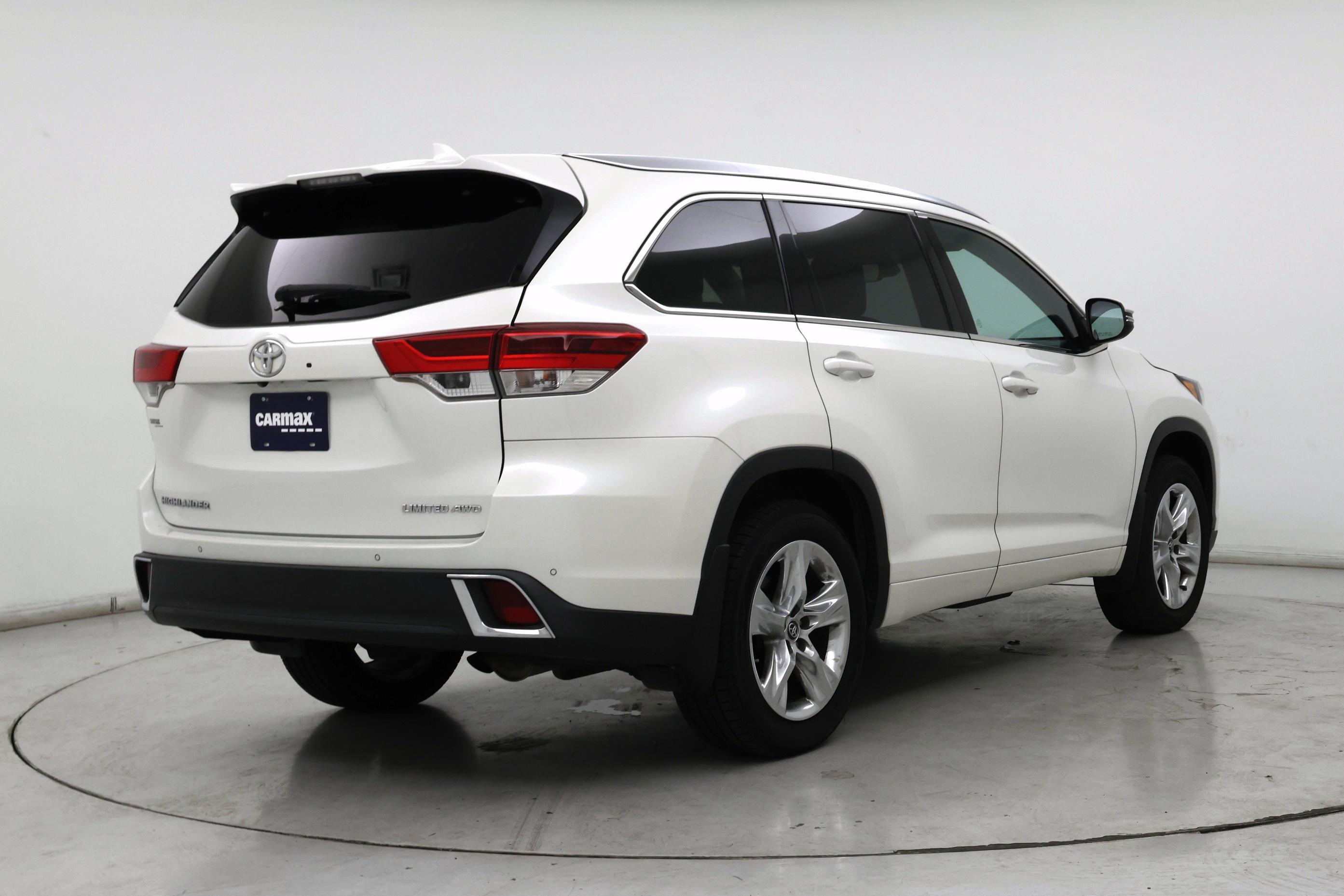 Thumbnail: 2019 Toyota Highlander - 8