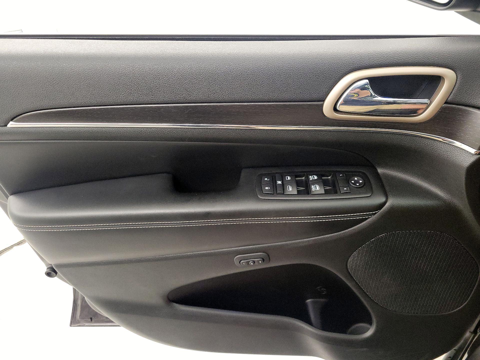 Thumbnail: 2014 Jeep Grand Cherokee - 12