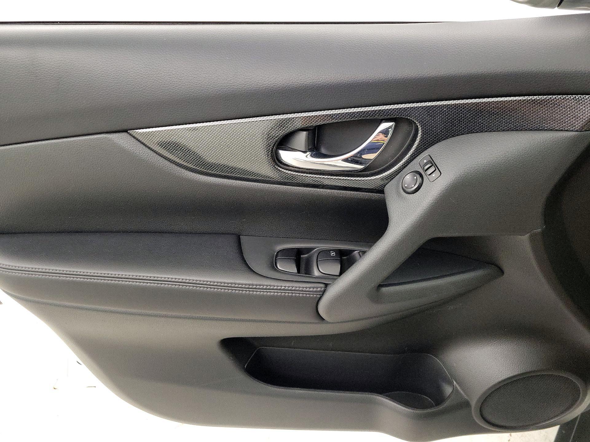 Thumbnail: 2016 Nissan Rogue - 12