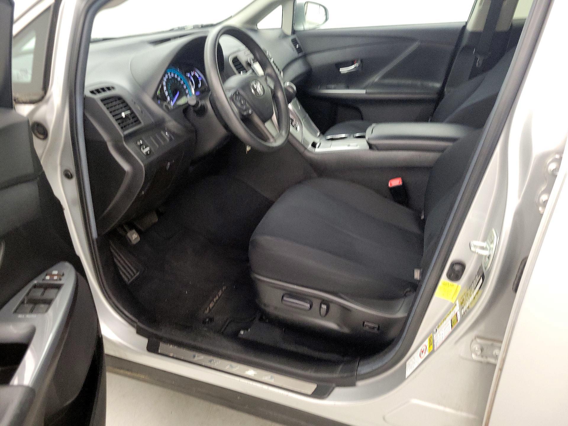 Thumbnail: 2014 Toyota Venza - 11