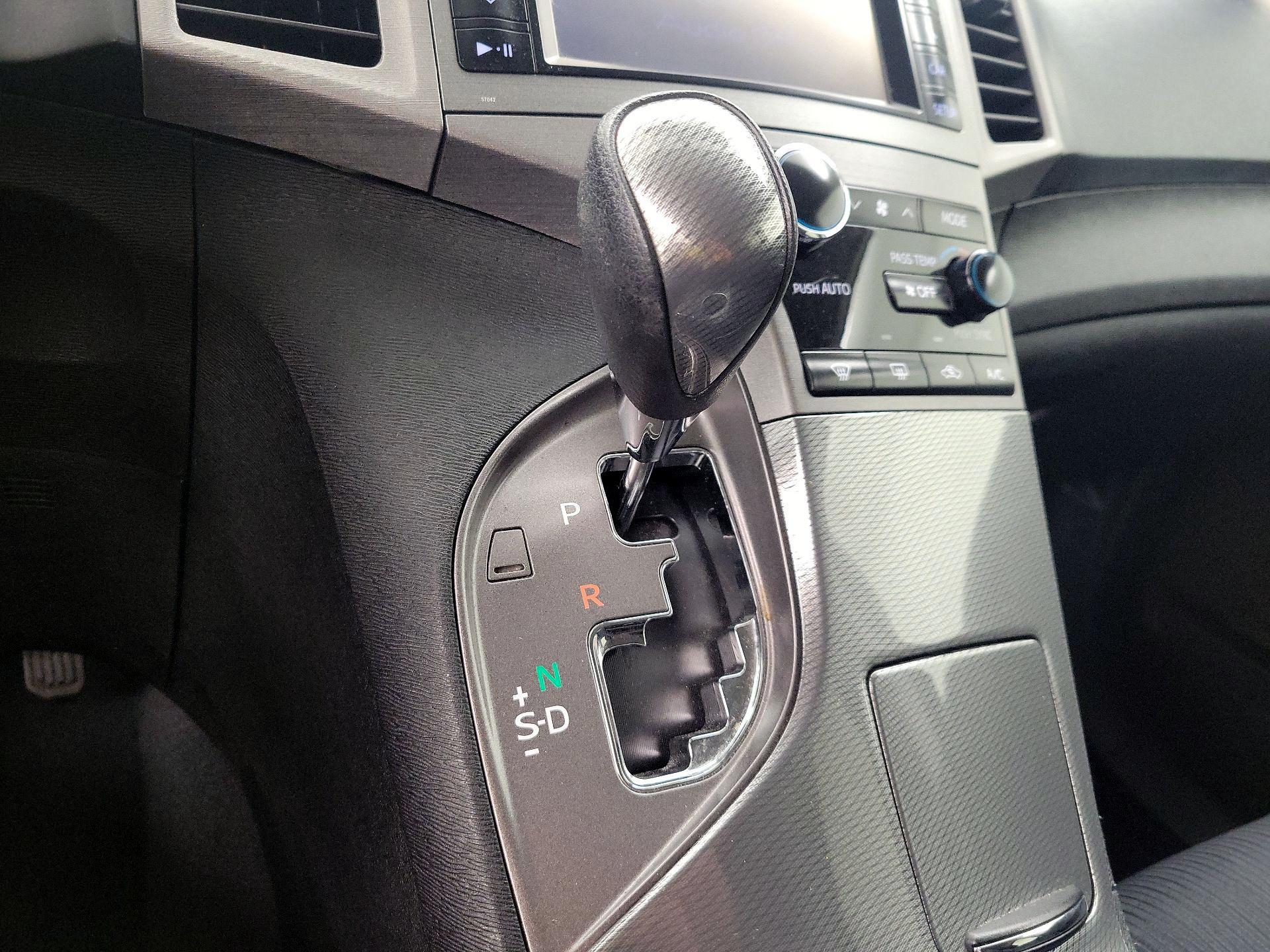Thumbnail: 2014 Toyota Venza - 16