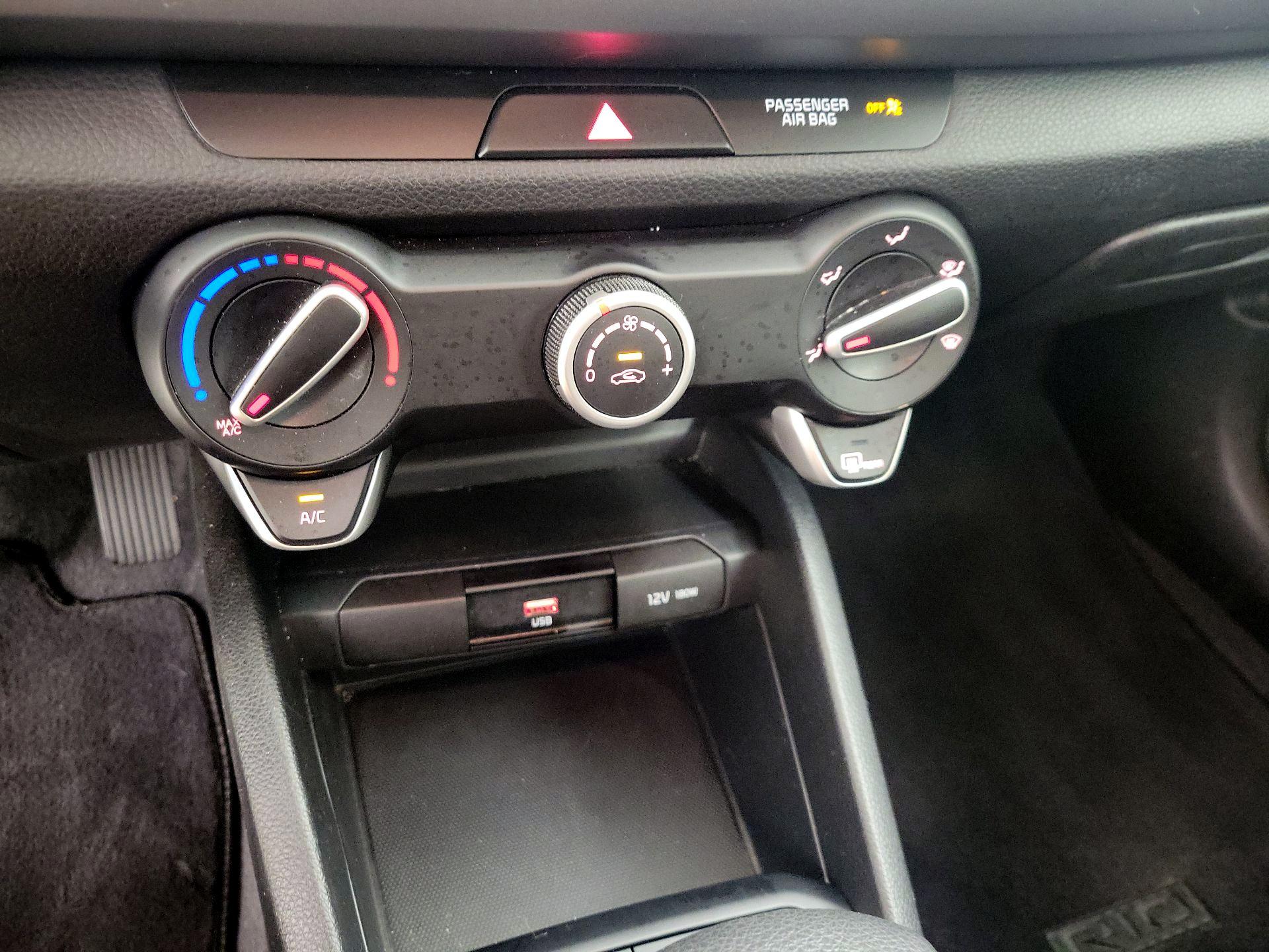 Thumbnail: 2021 Kia Rio - 16