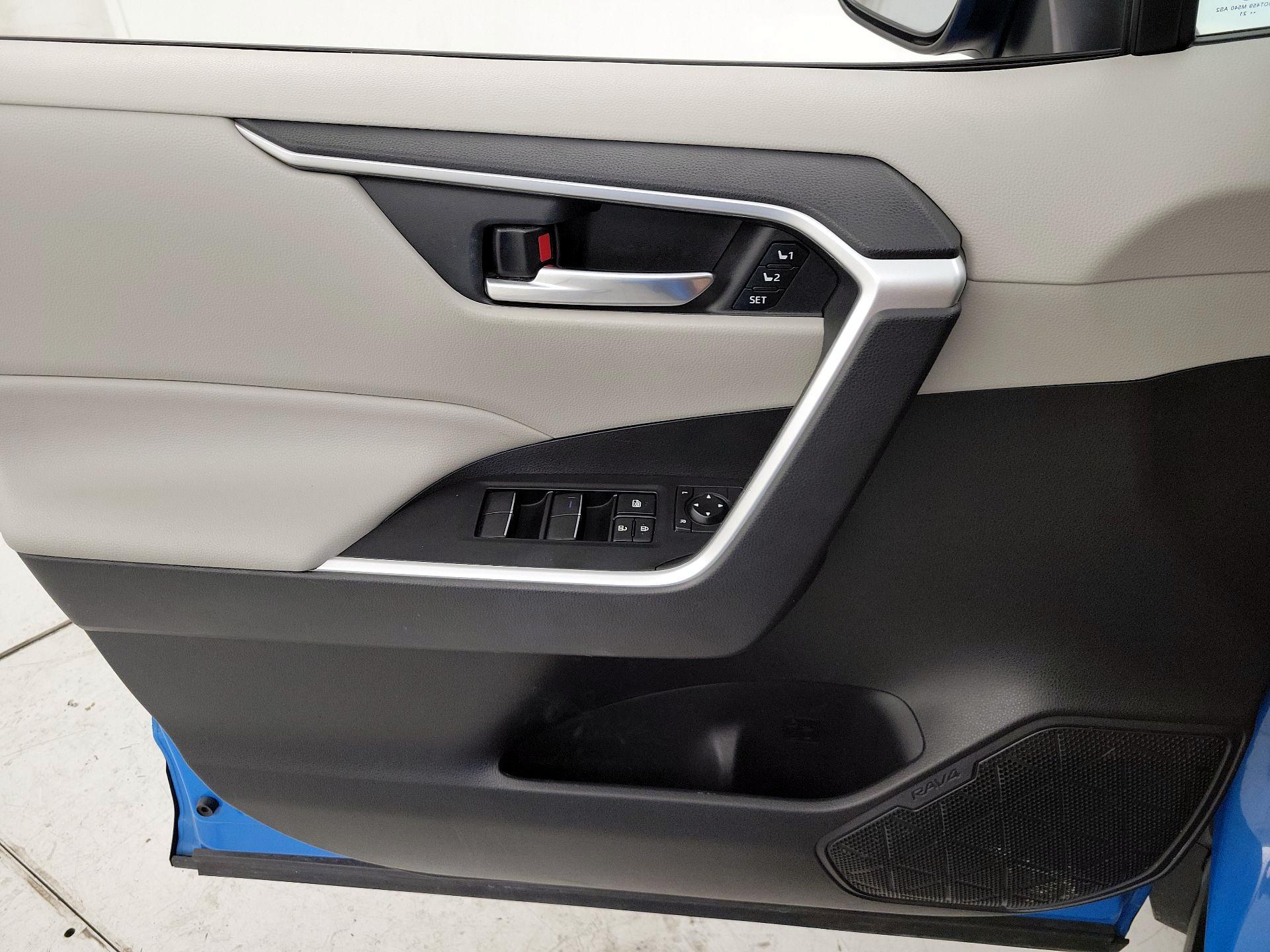 Thumbnail: 2021 Toyota RAV4 - 12
