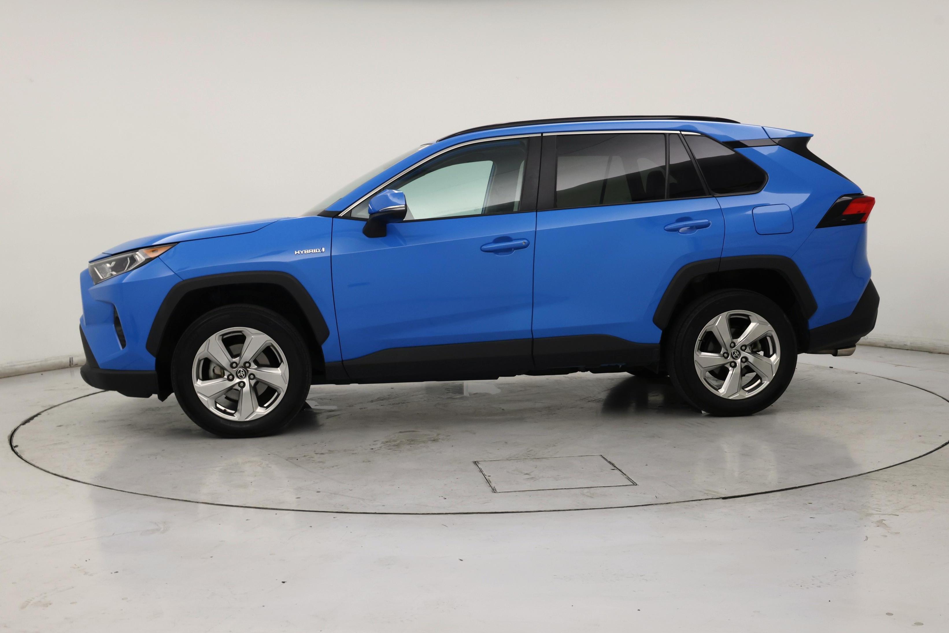 Thumbnail: 2021 Toyota RAV4 - 3