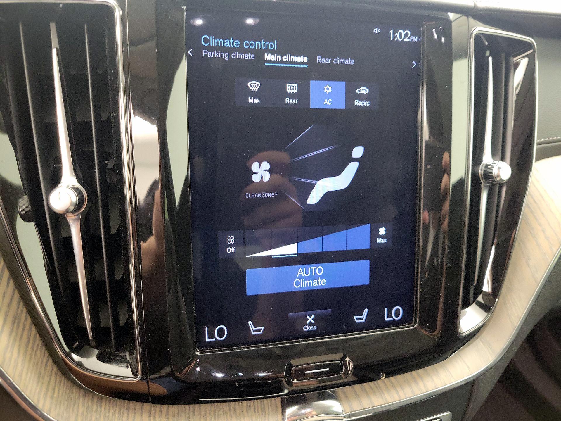 Thumbnail: 2019 Volvo XC60 - 16