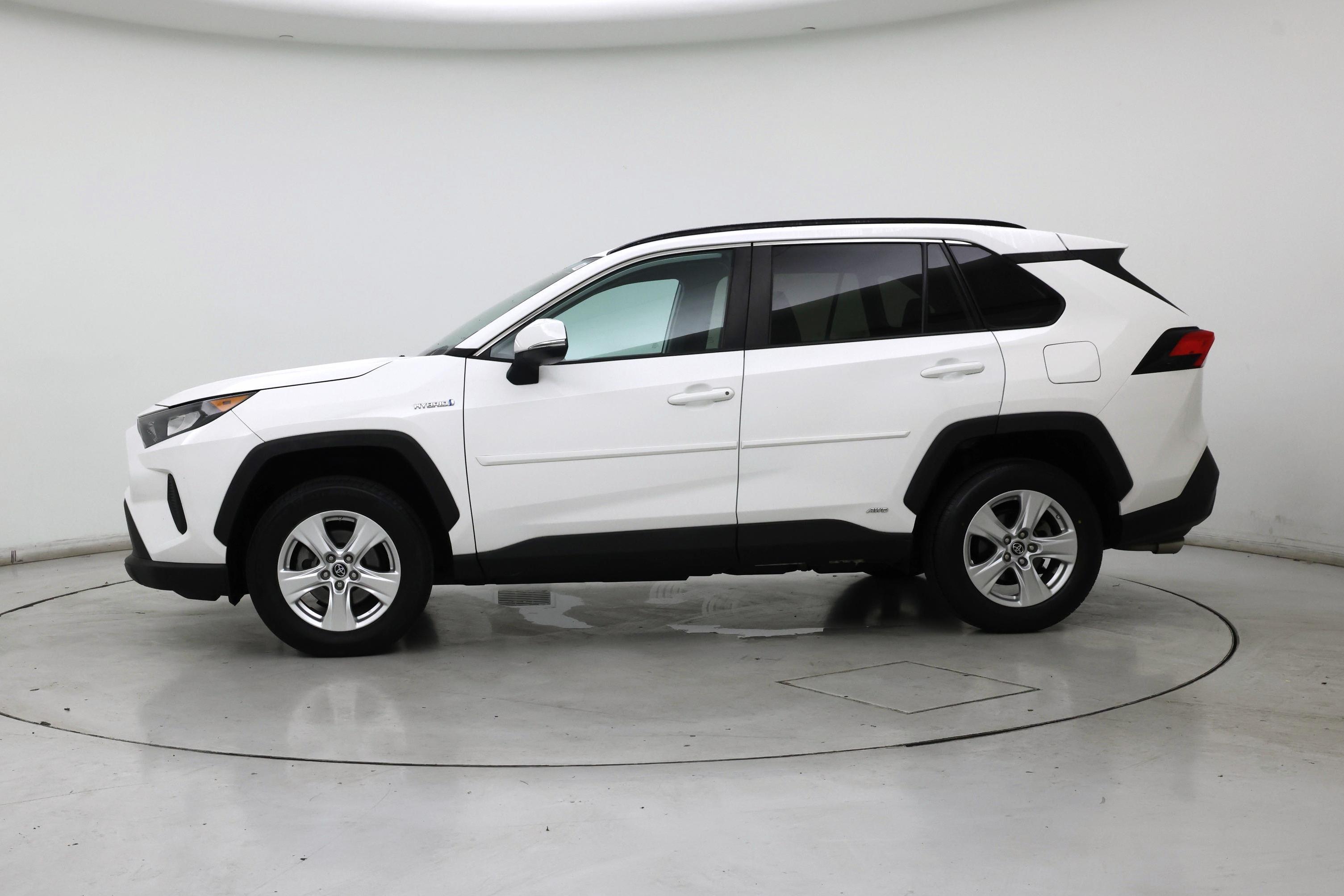 Thumbnail: 2019 Toyota RAV4 - 3