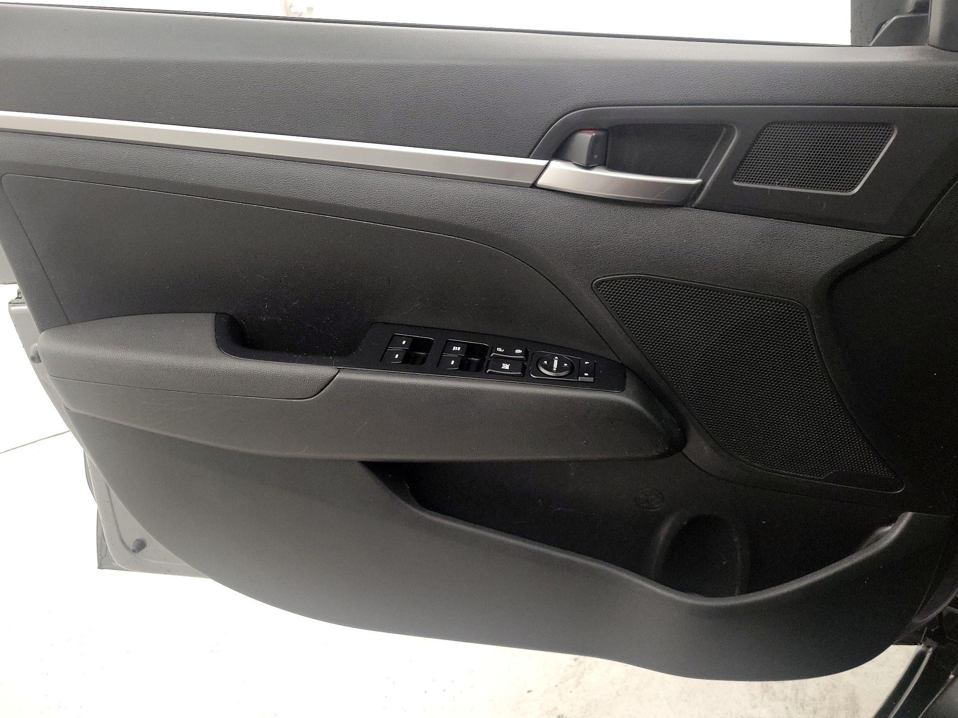 Thumbnail: 2019 Hyundai Elantra - 12