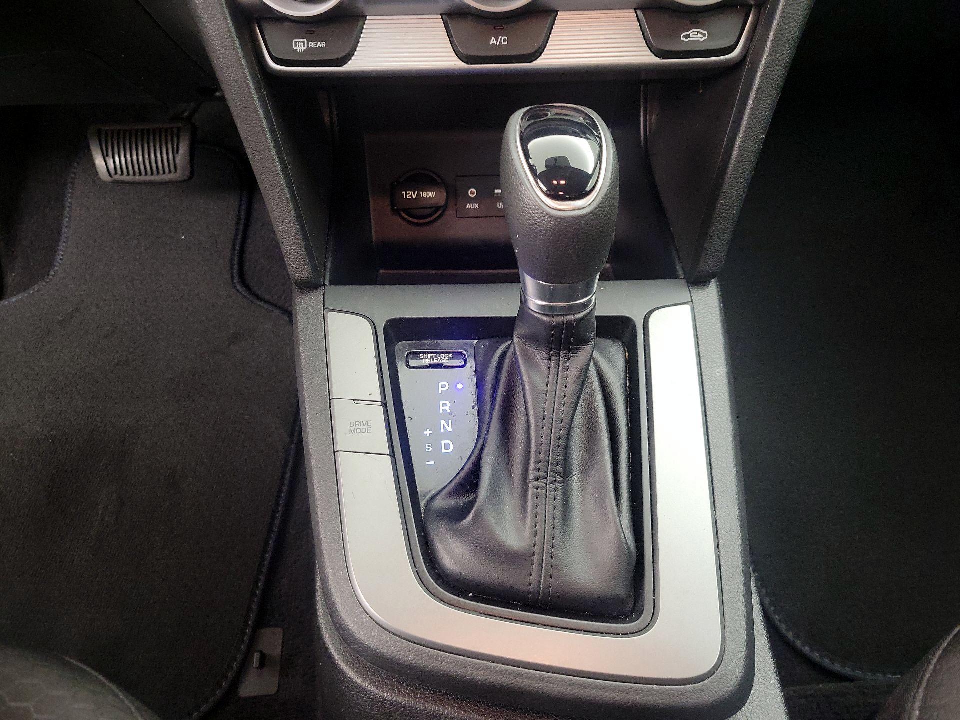Thumbnail: 2019 Hyundai Elantra - 17