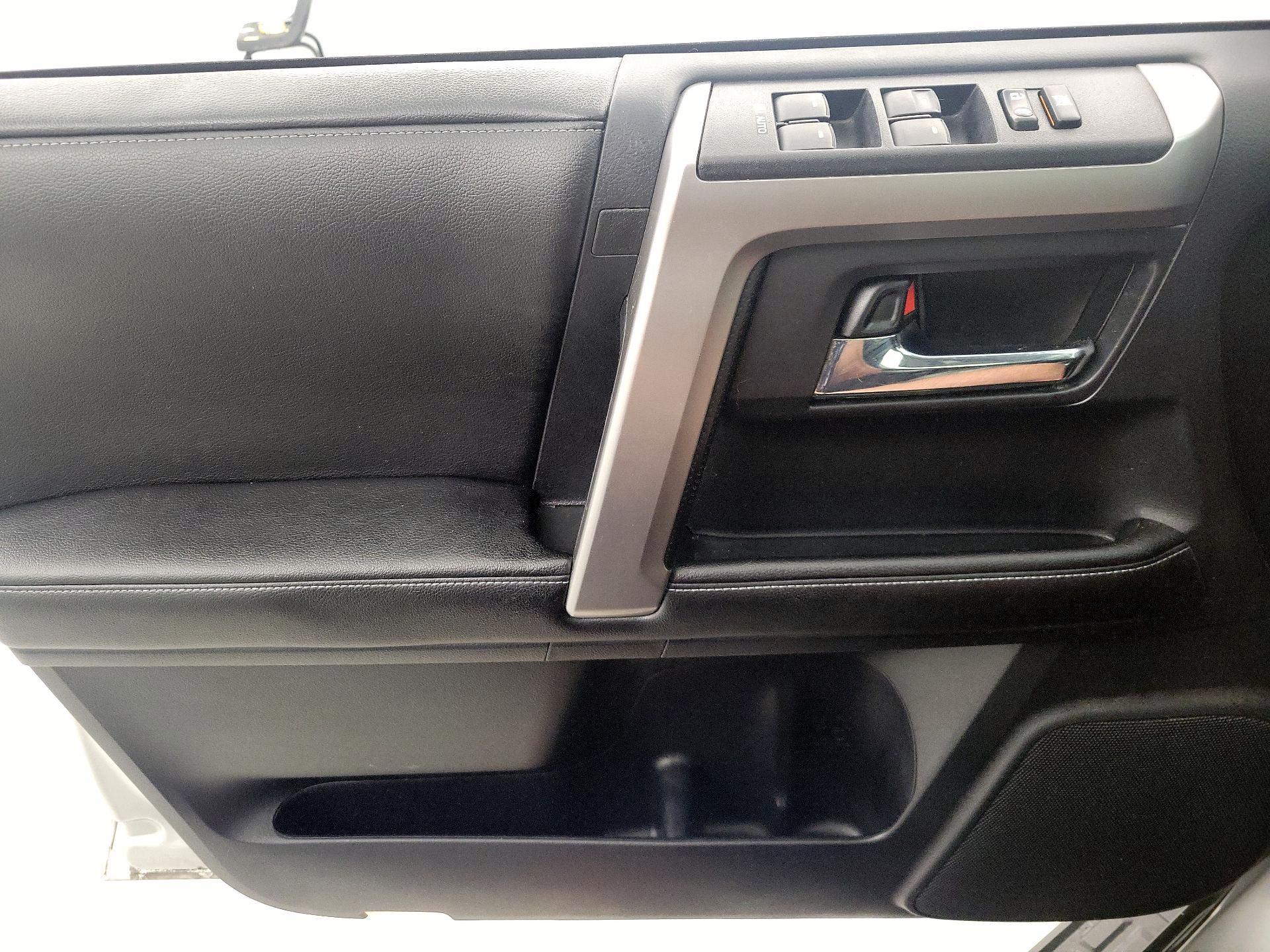 Thumbnail: 2015 Toyota 4Runner - 12