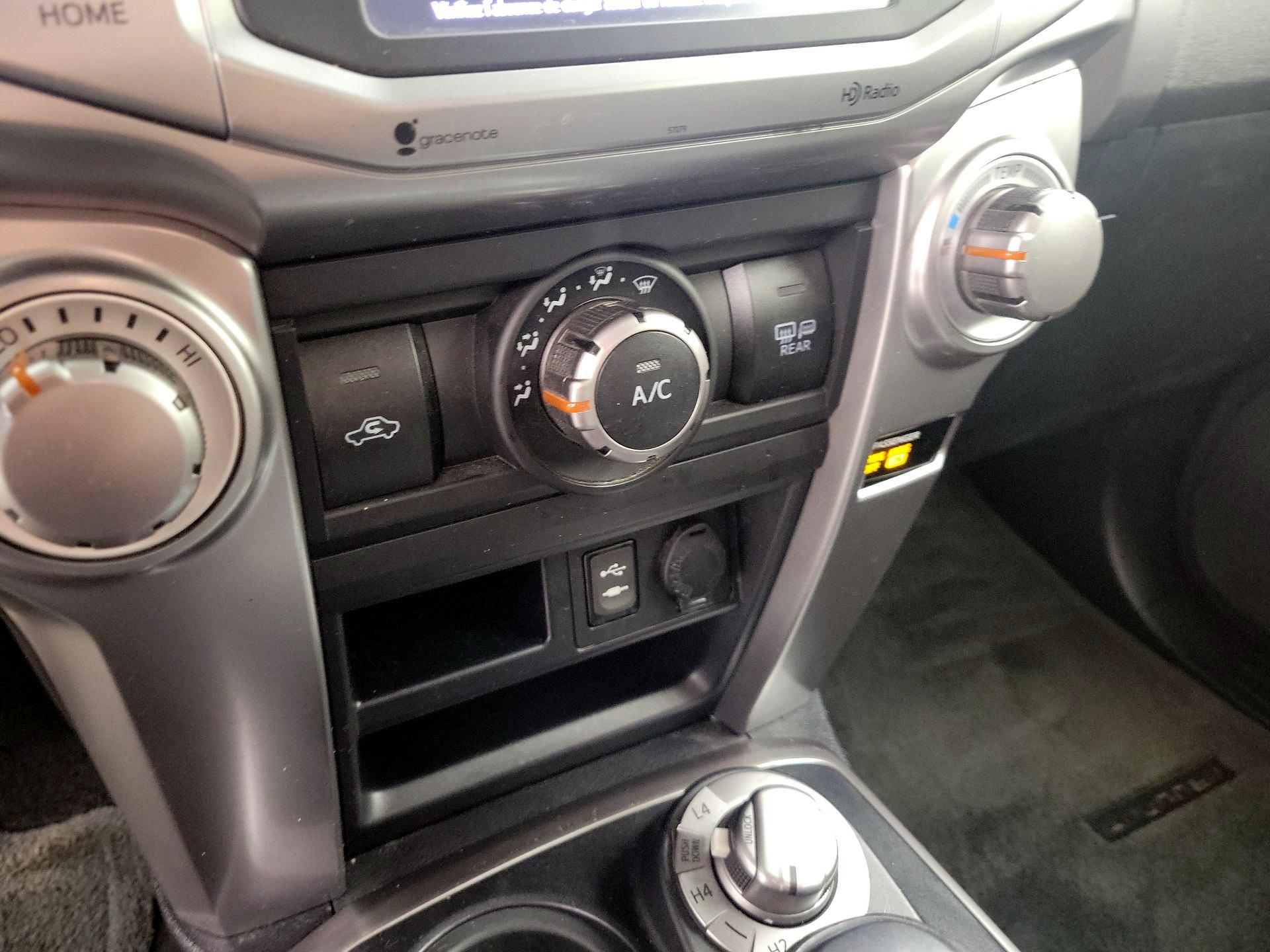 Thumbnail: 2015 Toyota 4Runner - 16