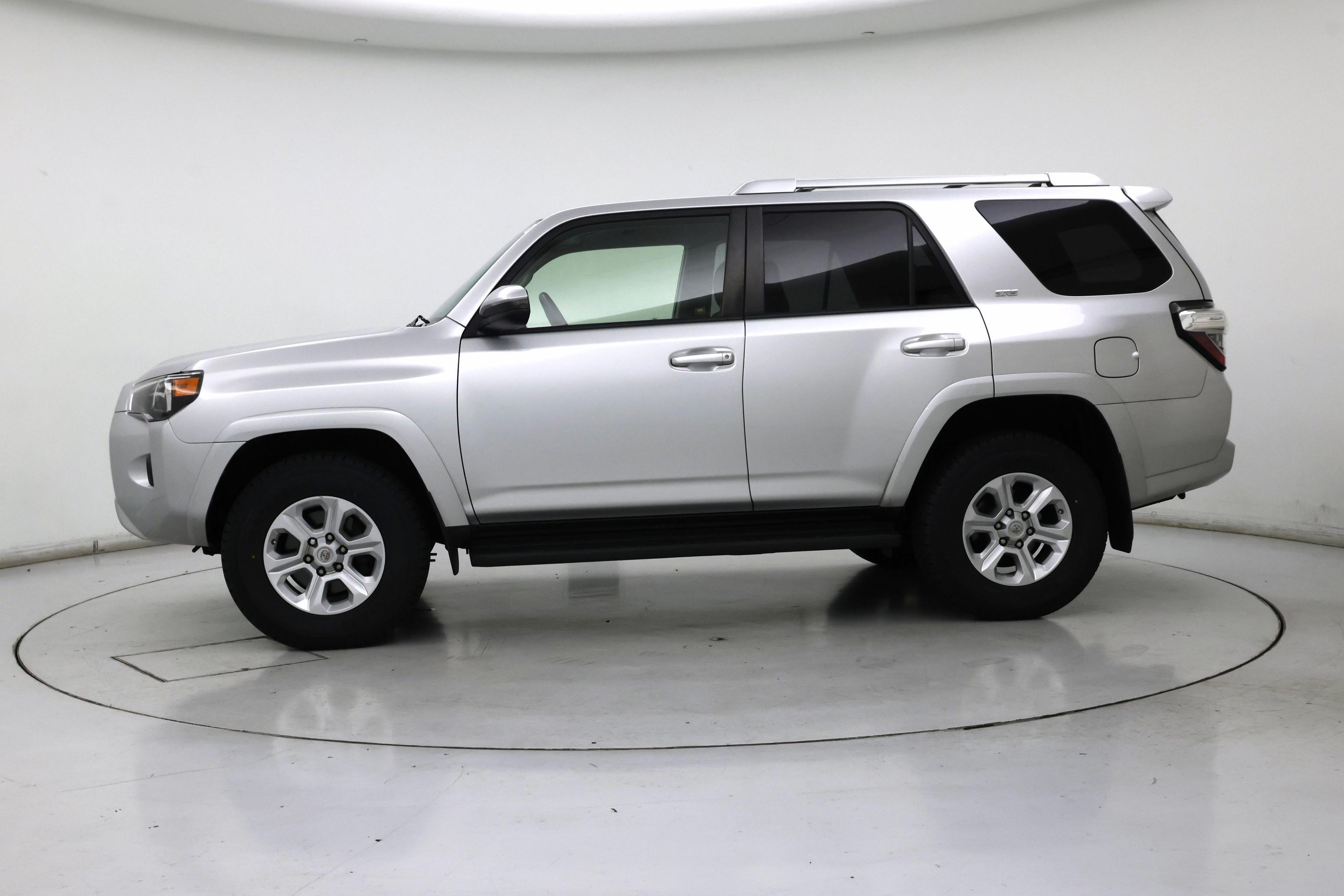 Thumbnail: 2015 Toyota 4Runner - 3