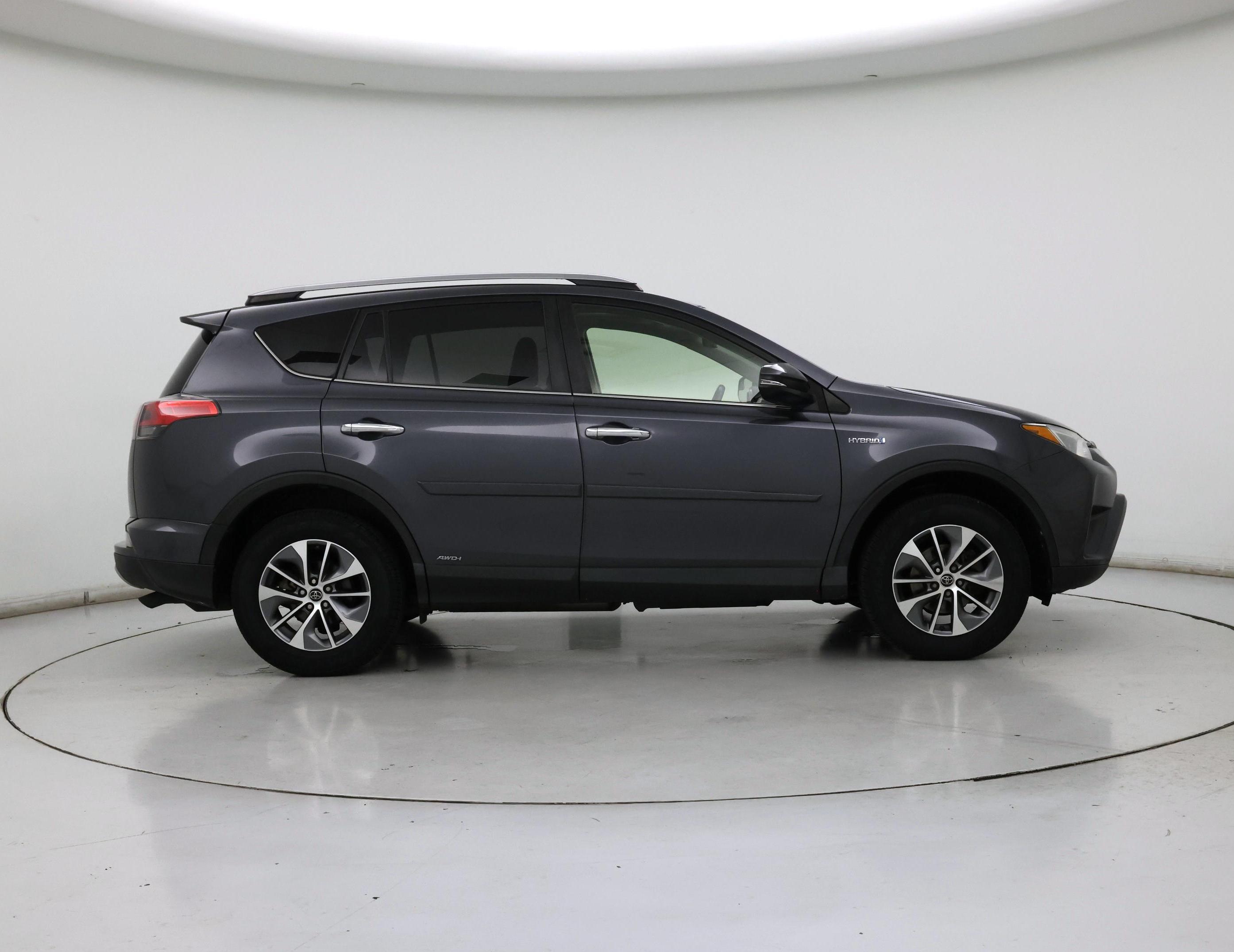 Thumbnail: 2017 Toyota RAV4 - 7