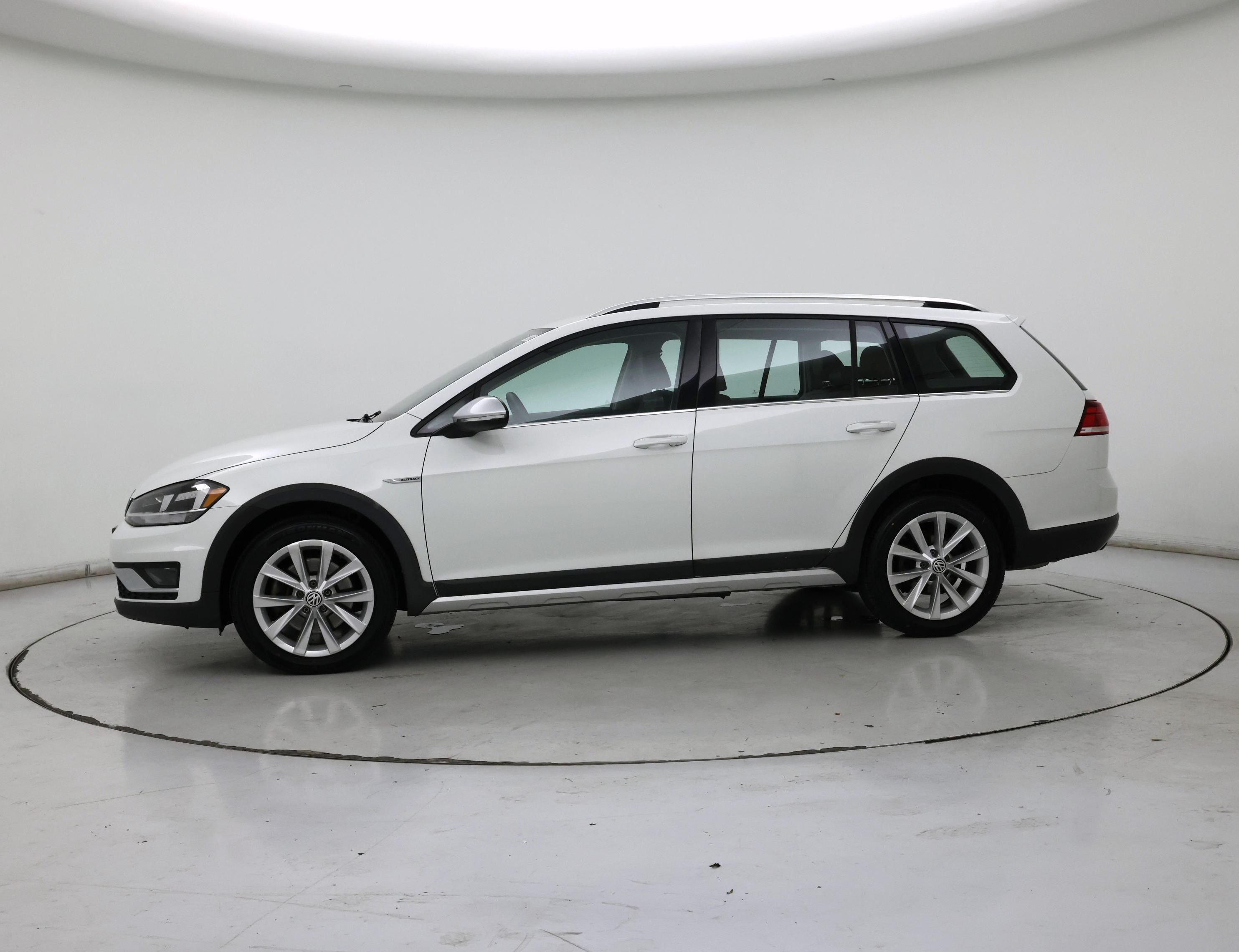 Thumbnail: 2019 Volkswagen Golf - 3