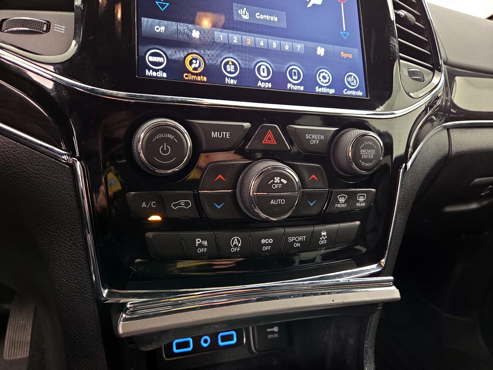 Thumbnail: 2020 Jeep Grand Cherokee - 17