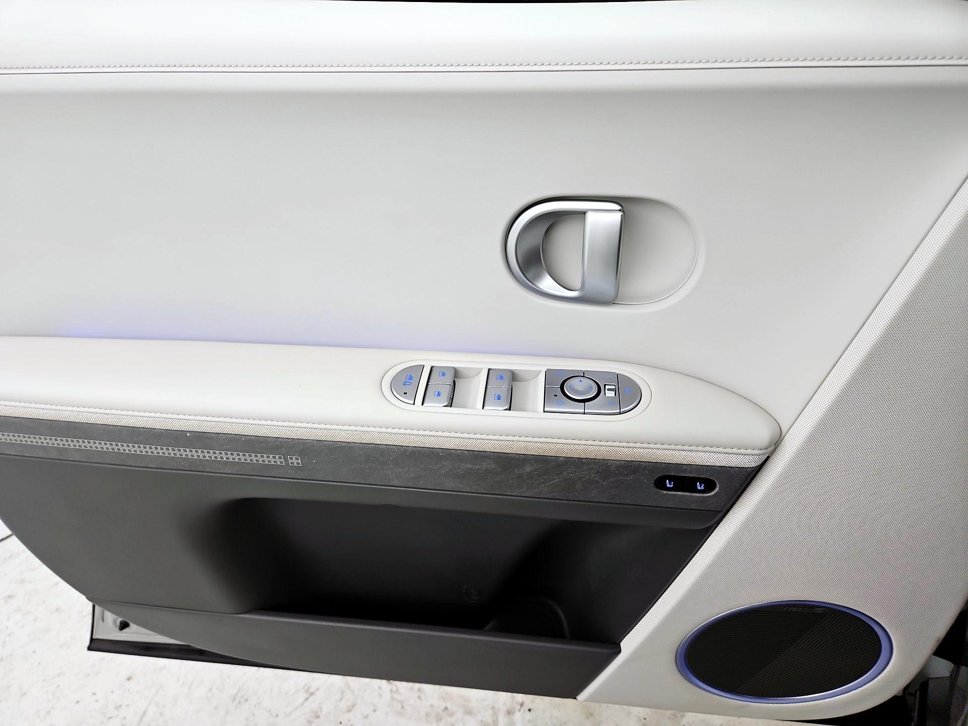 Thumbnail: 2023 Hyundai Ioniq 5 - 12