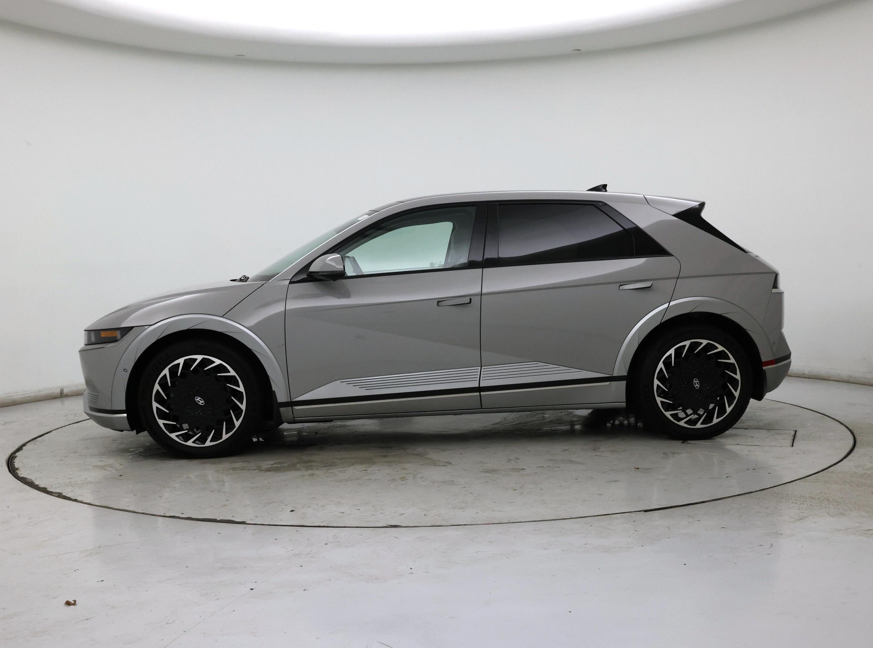 Thumbnail: 2023 Hyundai Ioniq 5 - 3