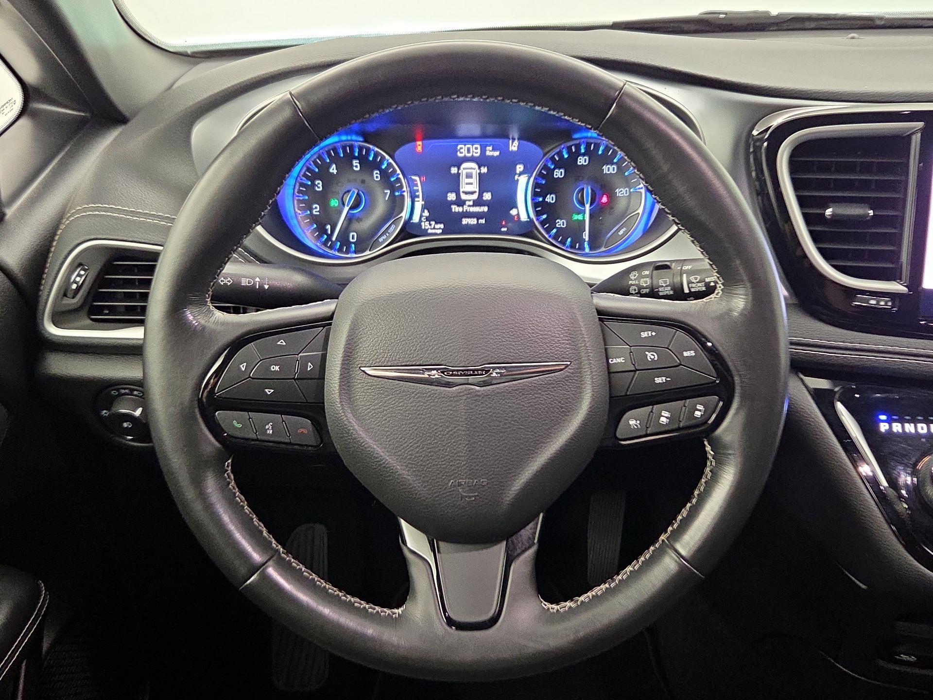 Thumbnail: 2021 Chrysler Pacifica - 10