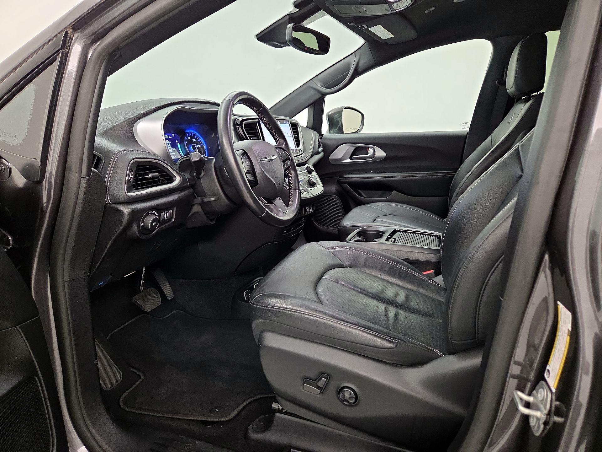 Thumbnail: 2021 Chrysler Pacifica - 11