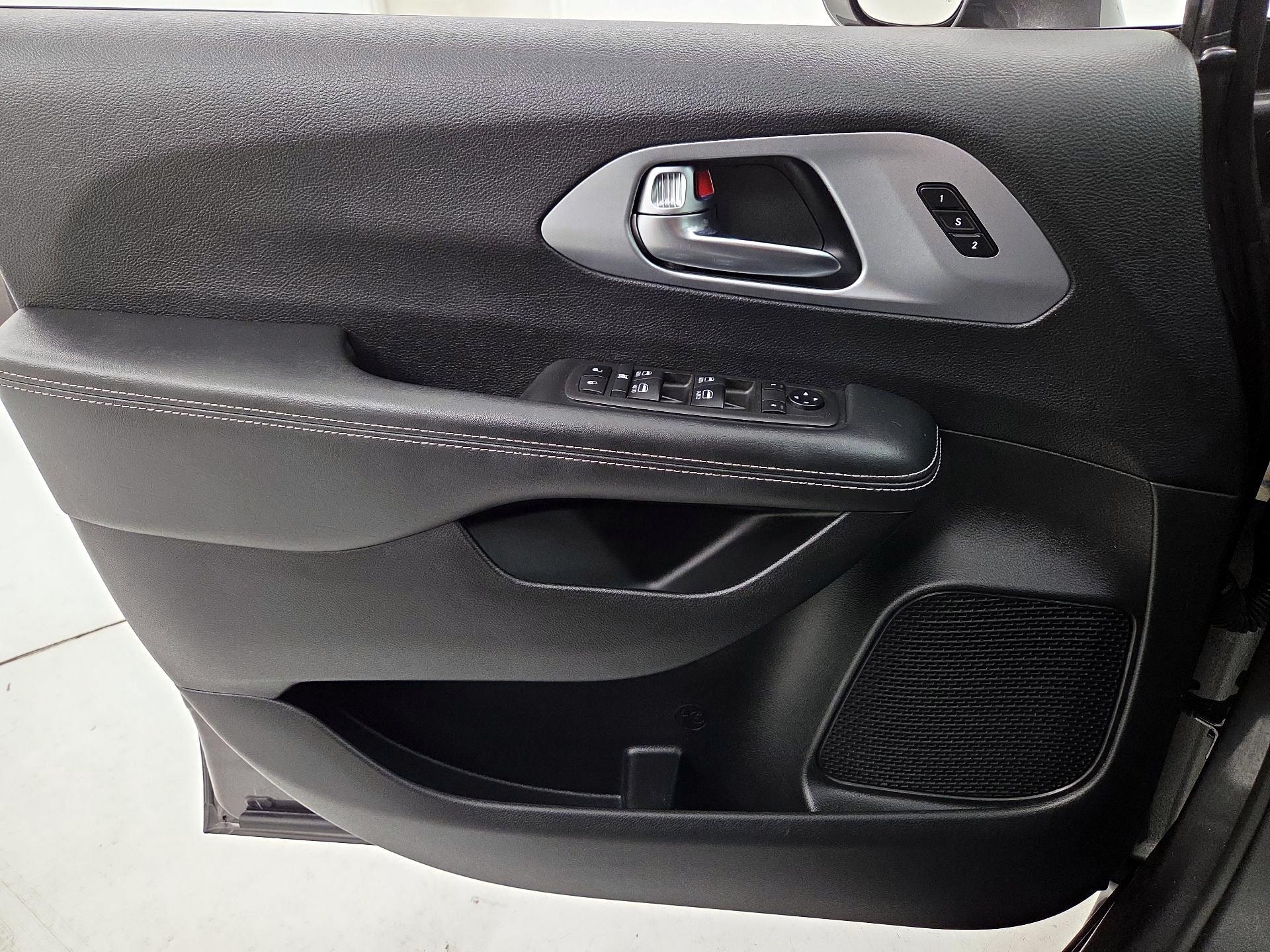 Thumbnail: 2021 Chrysler Pacifica - 12