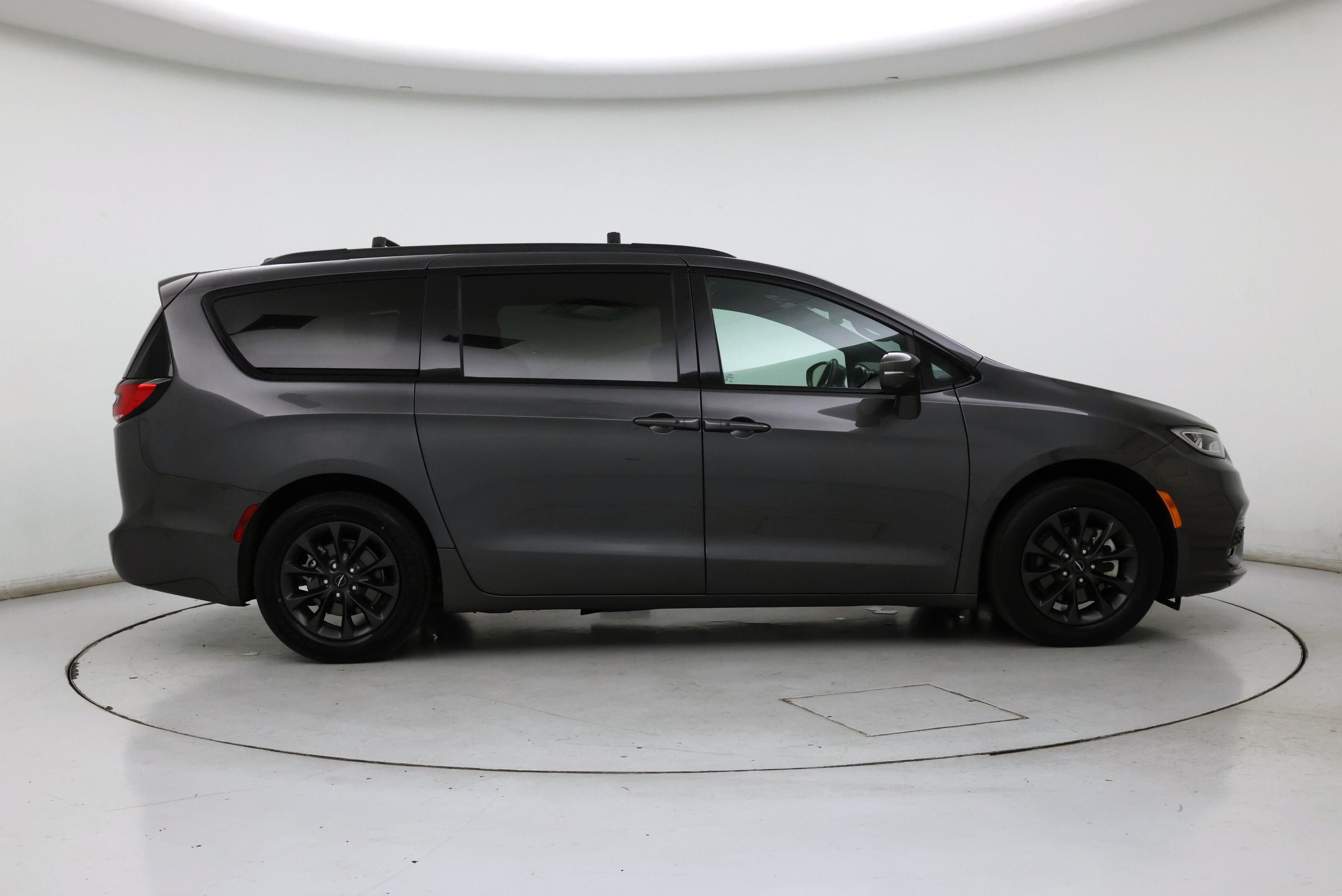 Thumbnail: 2021 Chrysler Pacifica - 7