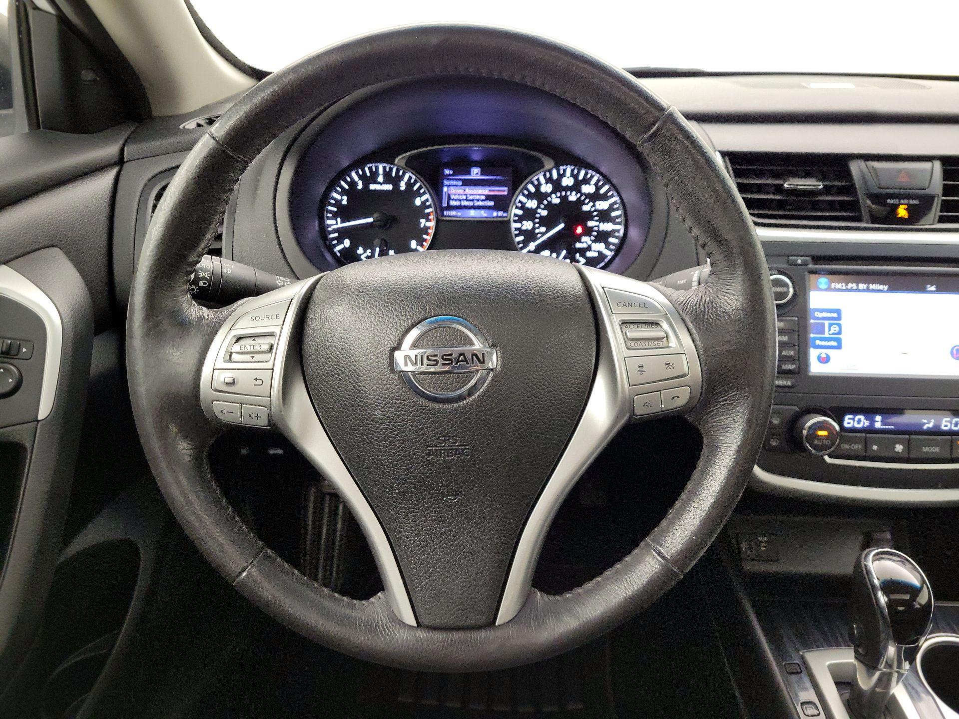 Thumbnail: 2017 Nissan Altima - 10