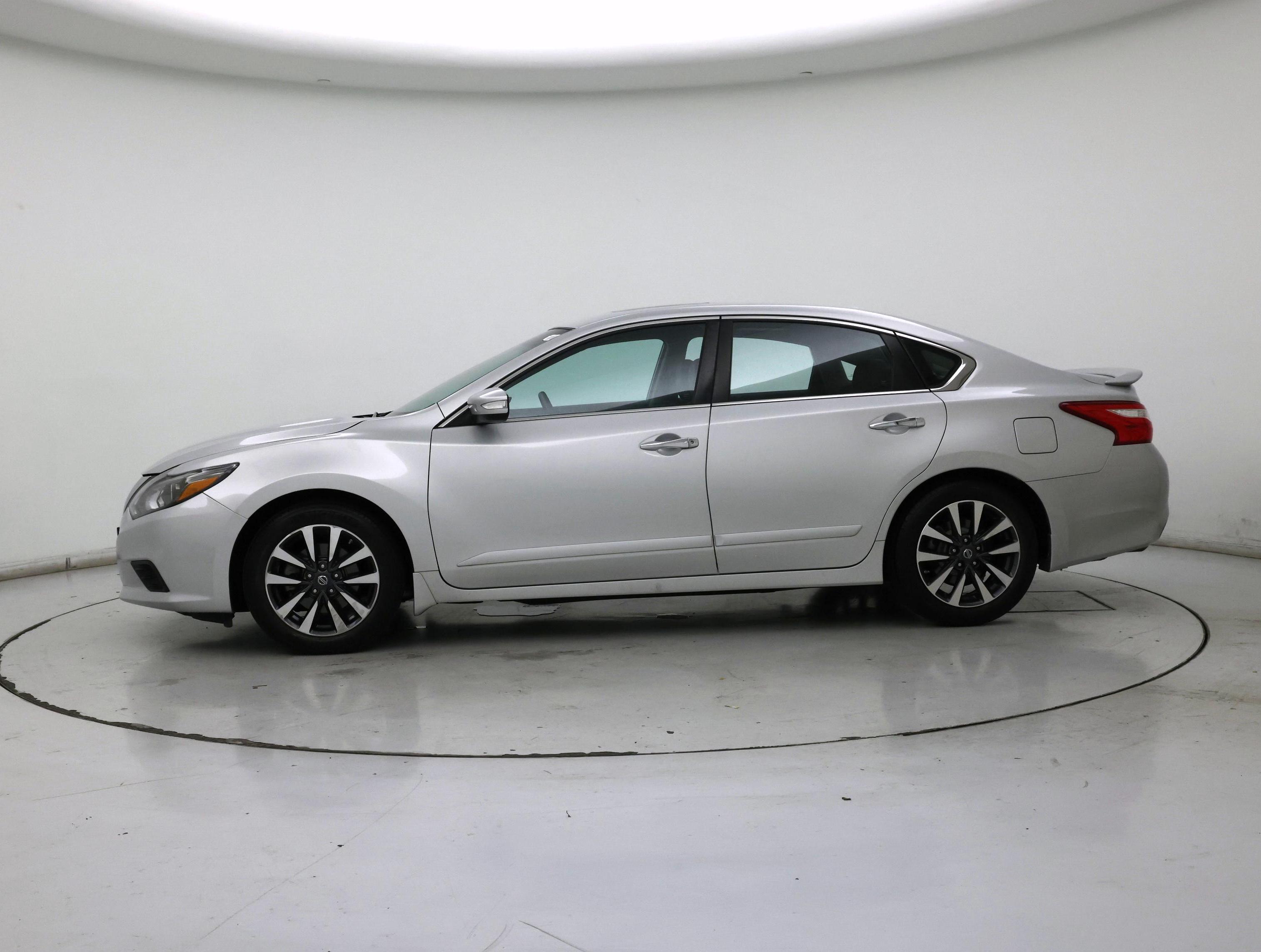 Thumbnail: 2017 Nissan Altima - 3