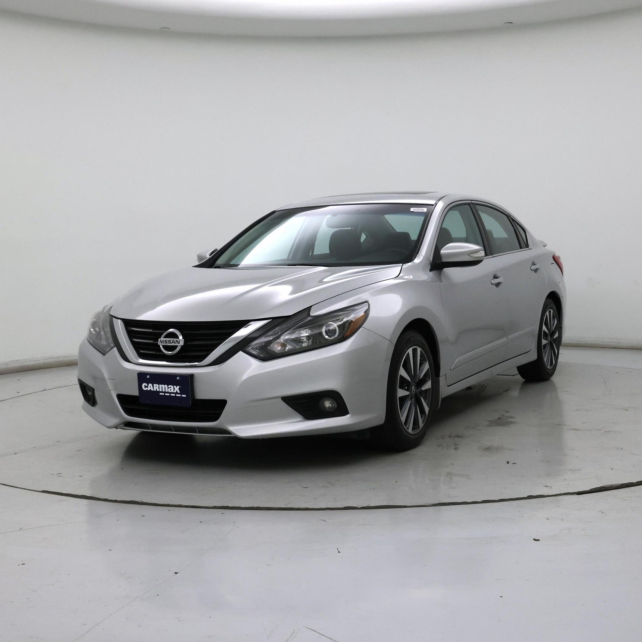 Thumbnail: 2017 Nissan Altima - 4