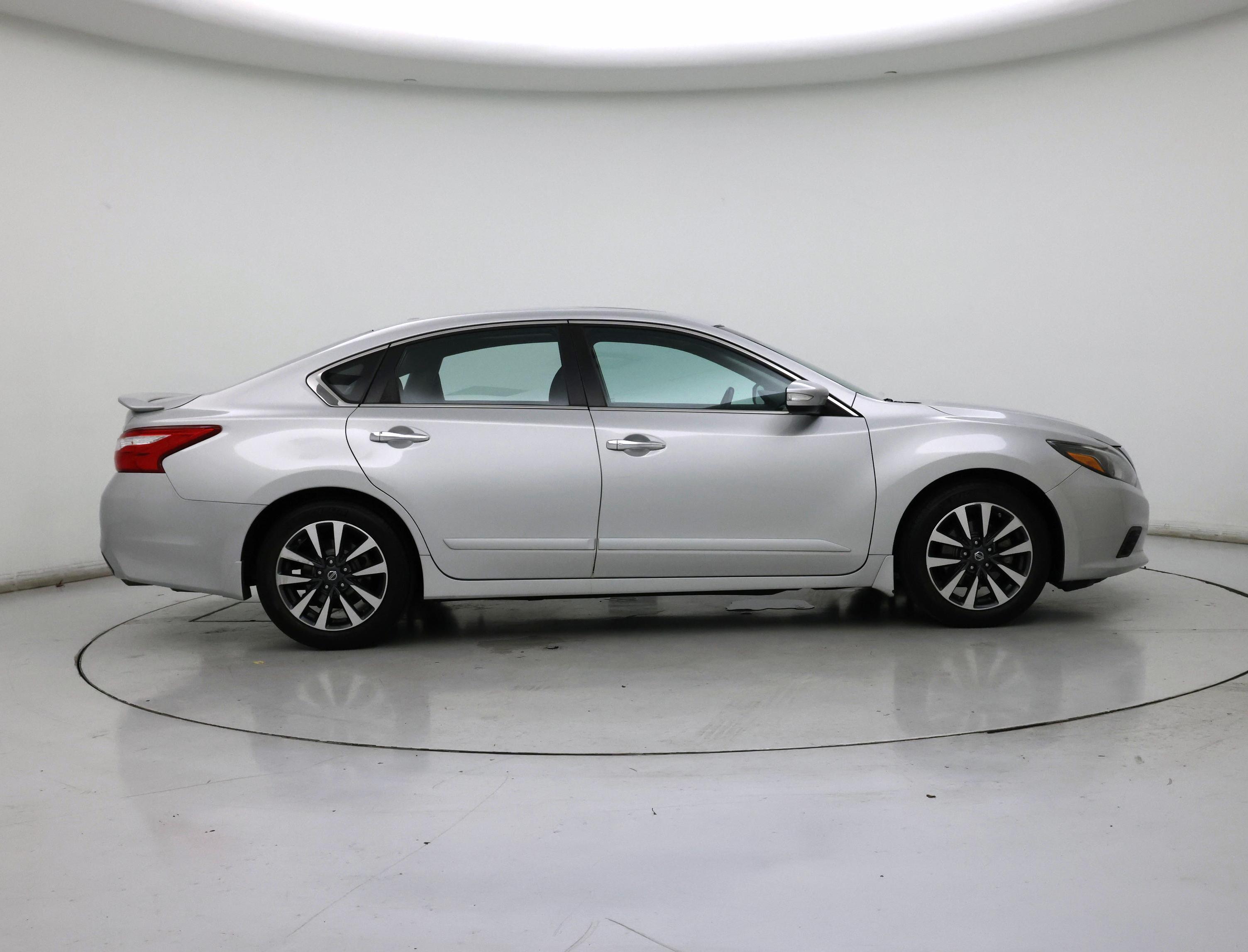Thumbnail: 2017 Nissan Altima - 7