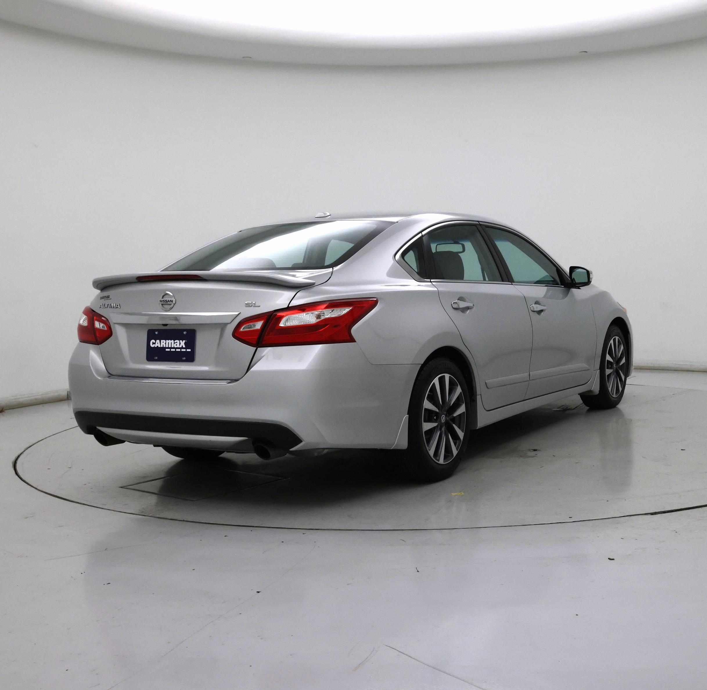 Thumbnail: 2017 Nissan Altima - 8