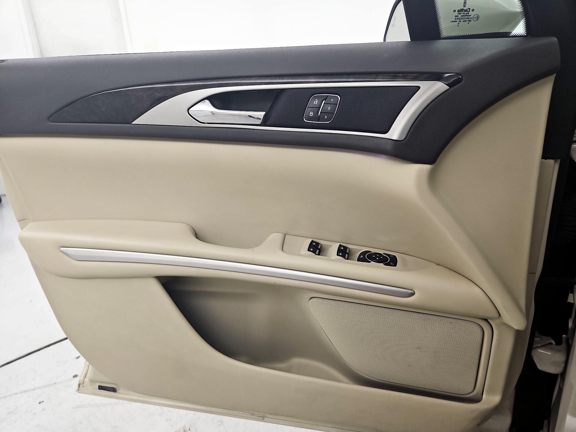 Thumbnail: 2014 Lincoln MKZ - 12