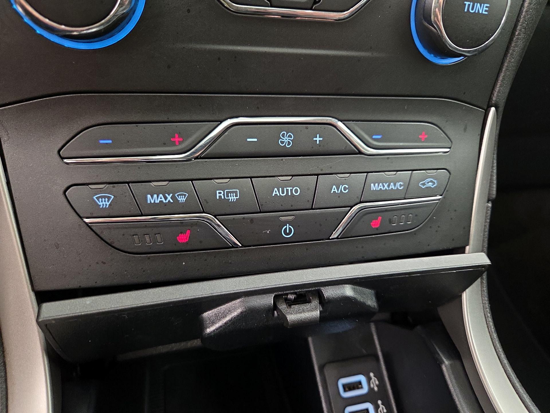 Thumbnail: 2020 Ford Edge - 17