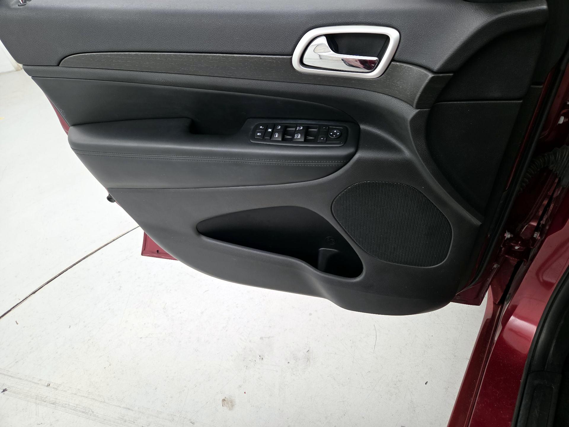 Thumbnail: 2015 Jeep Grand Cherokee - 12