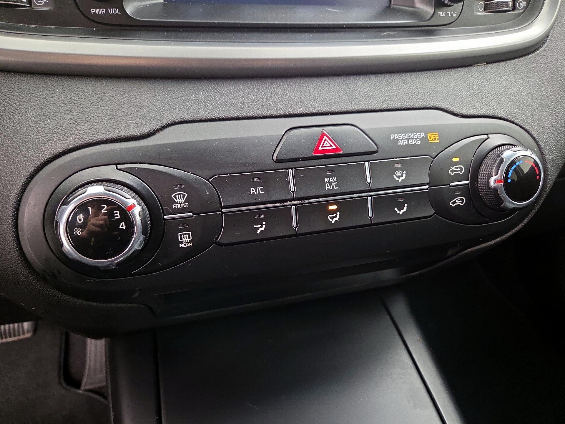 Thumbnail: 2019 Kia Sorento - 16