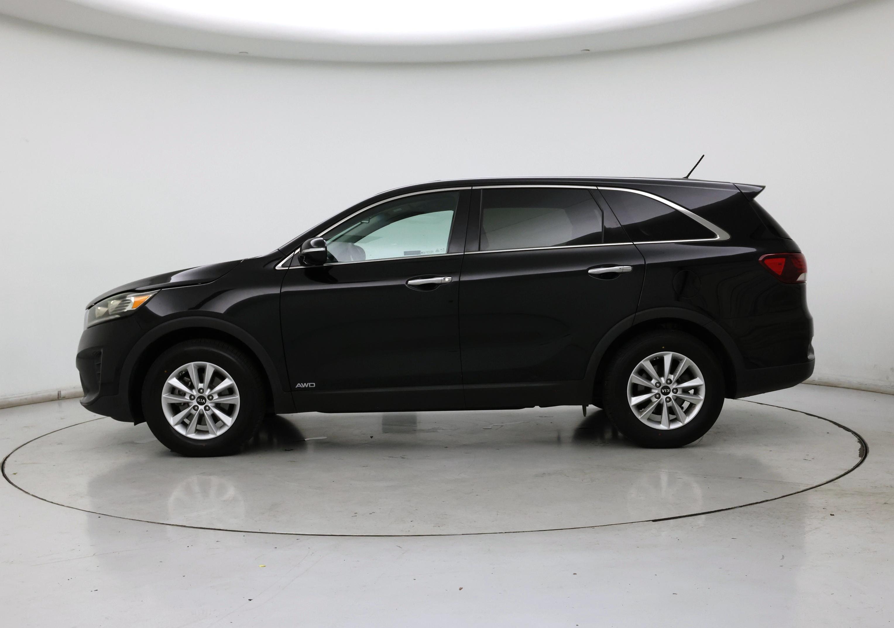 Thumbnail: 2019 Kia Sorento - 3