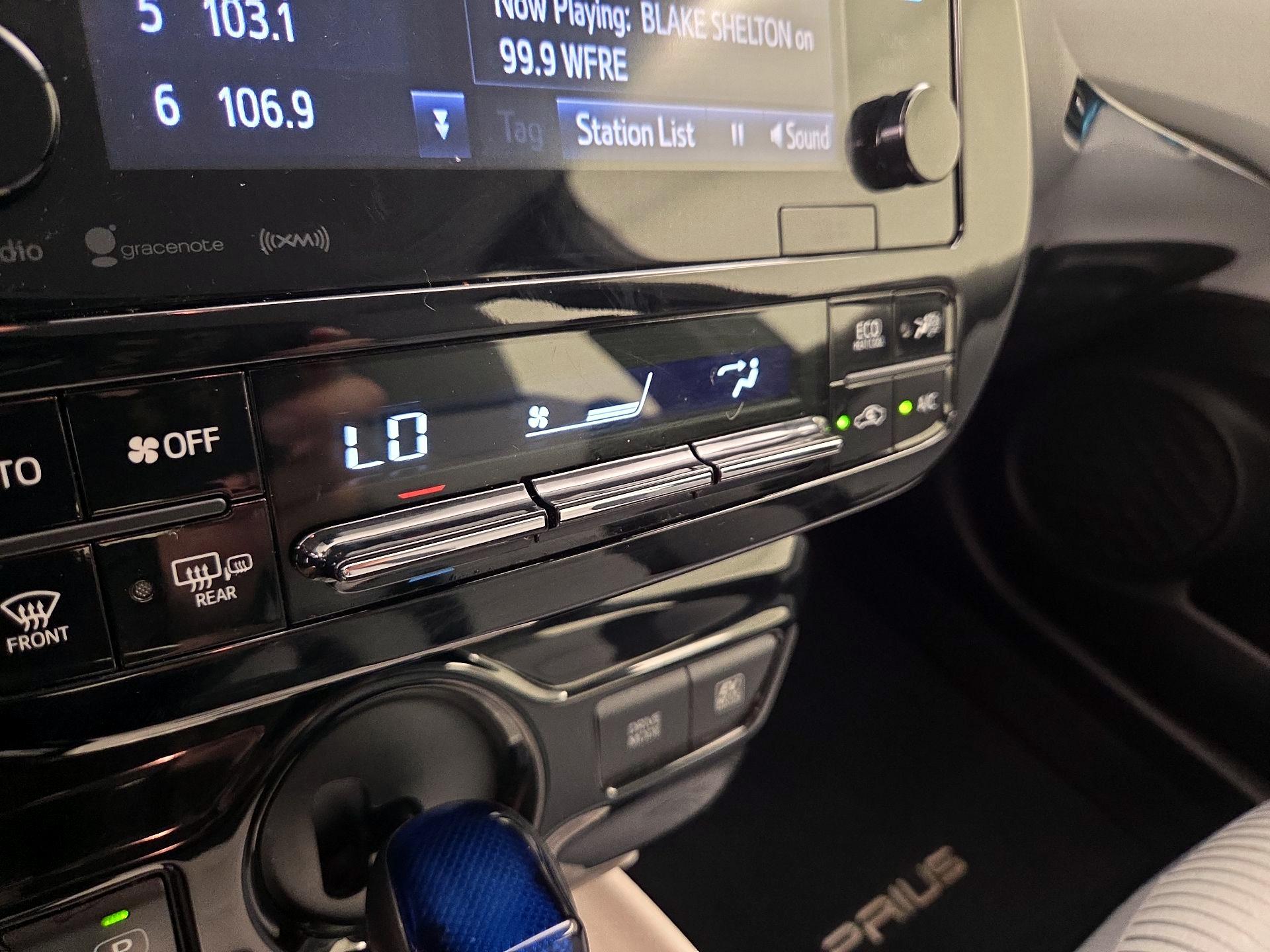 Thumbnail: 2017 Toyota Prius - 17
