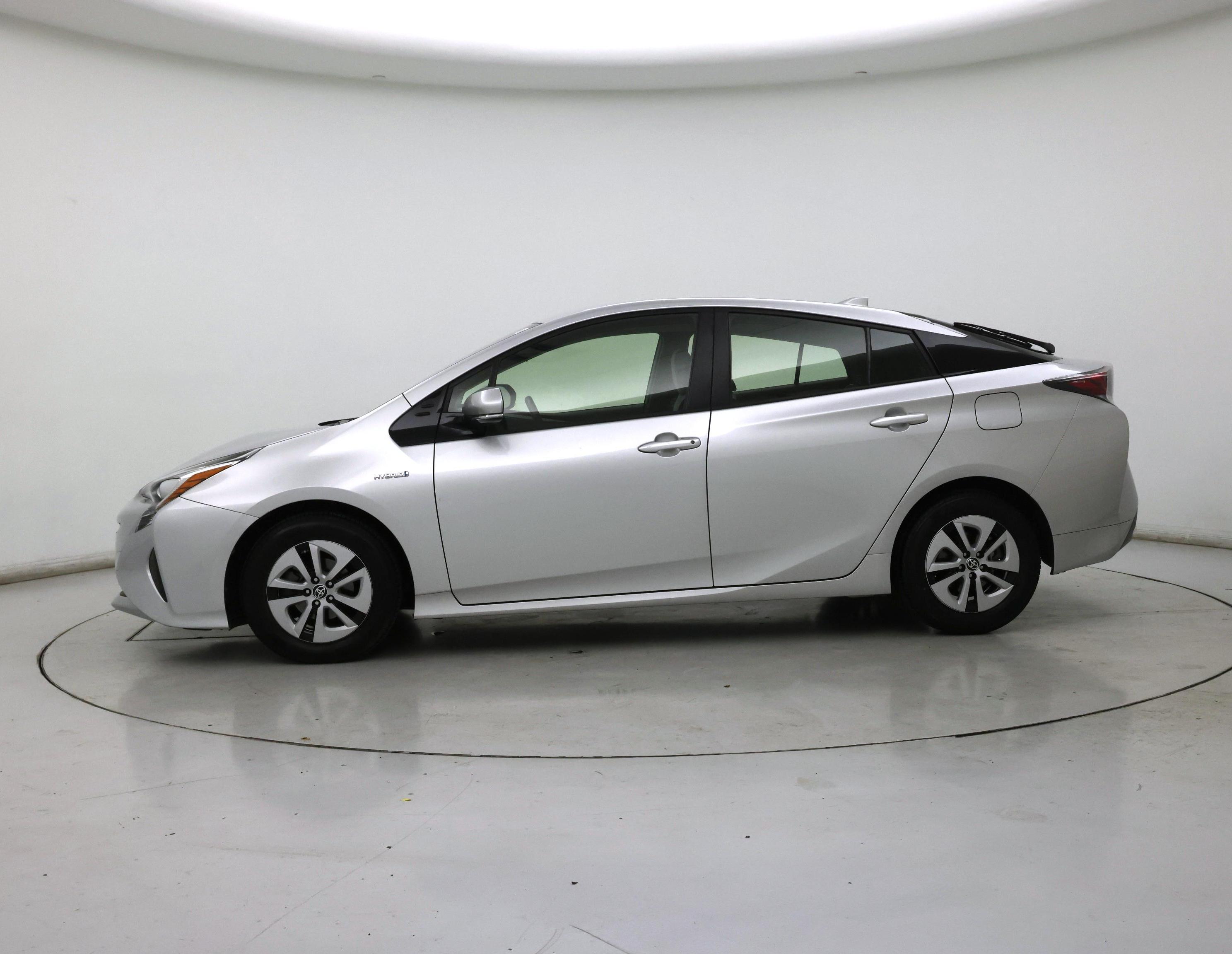 Thumbnail: 2017 Toyota Prius - 3