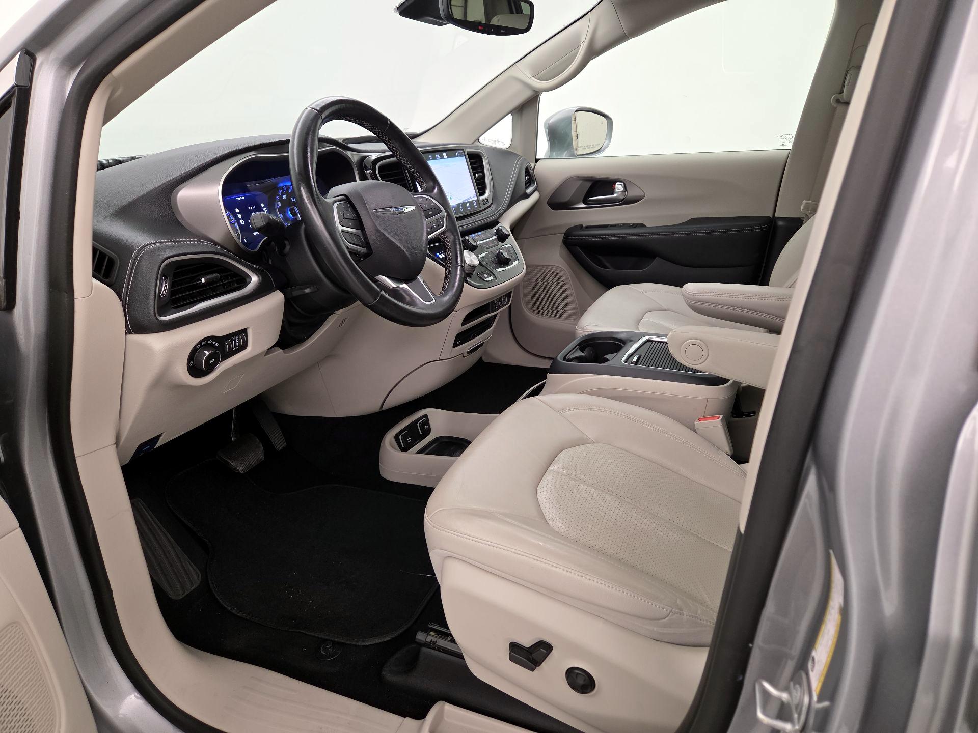 Thumbnail: 2021 Chrysler Pacifica - 11