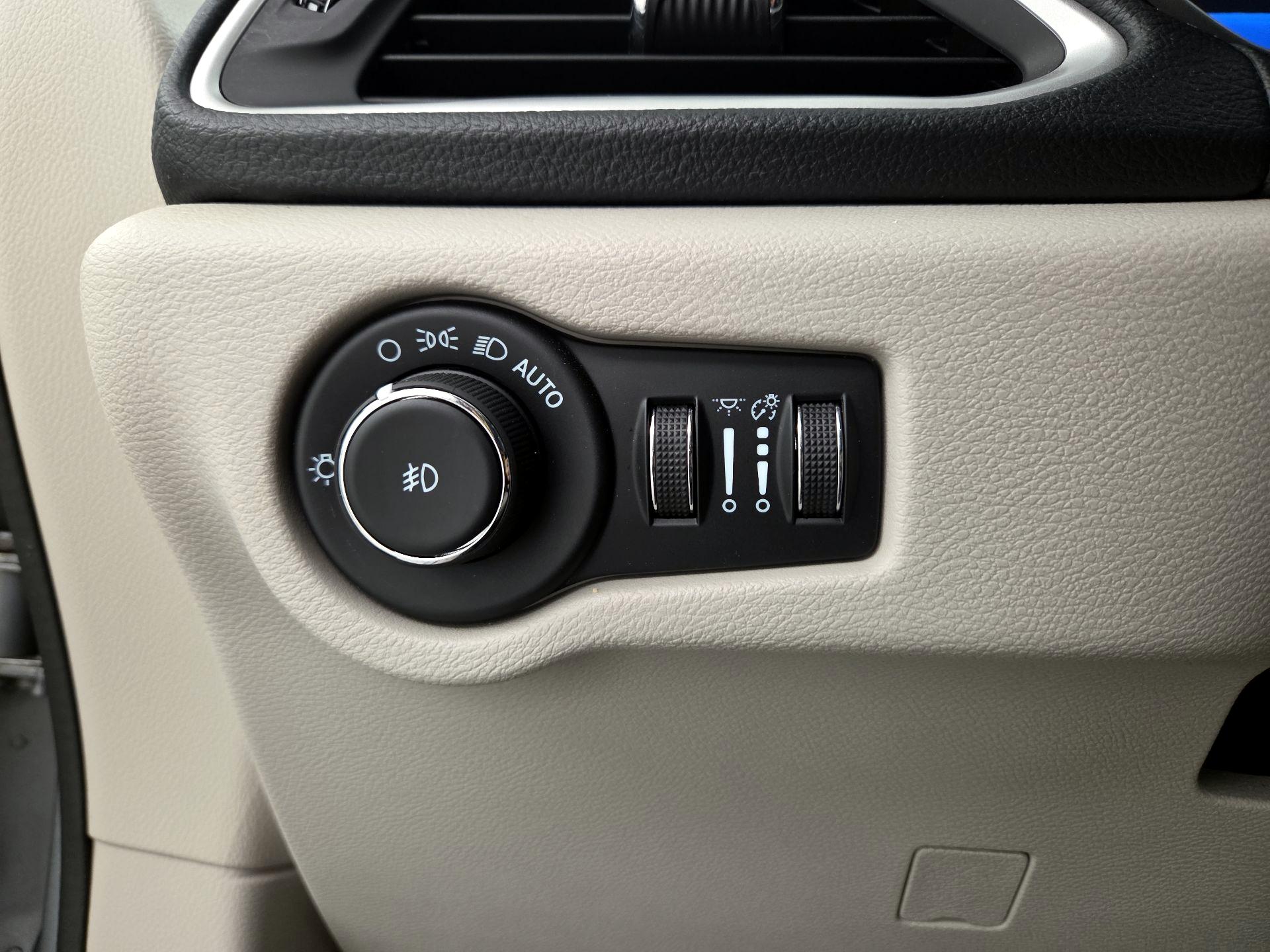 Thumbnail: 2021 Chrysler Pacifica - 13