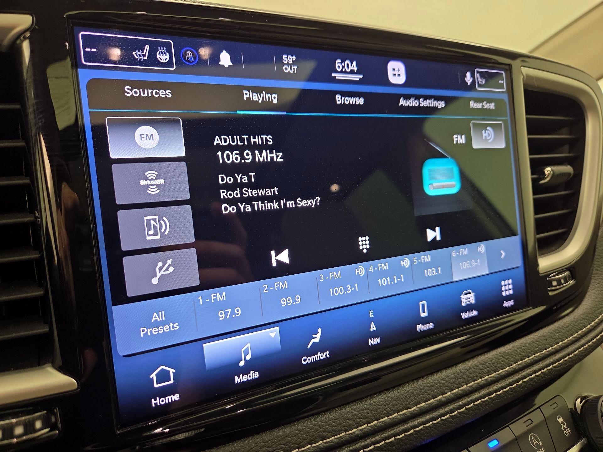 Thumbnail: 2021 Chrysler Pacifica - 16