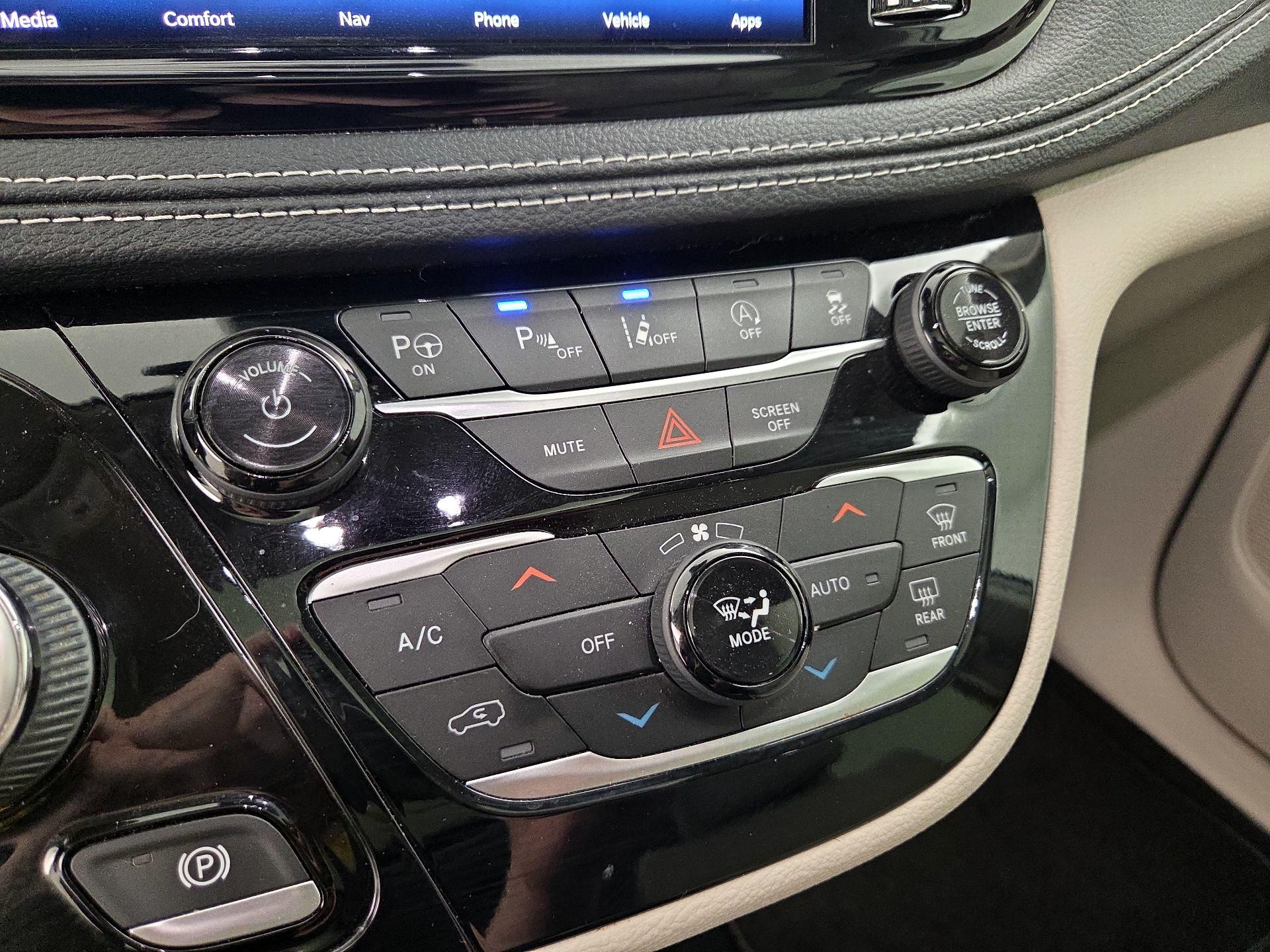 Thumbnail: 2021 Chrysler Pacifica - 17