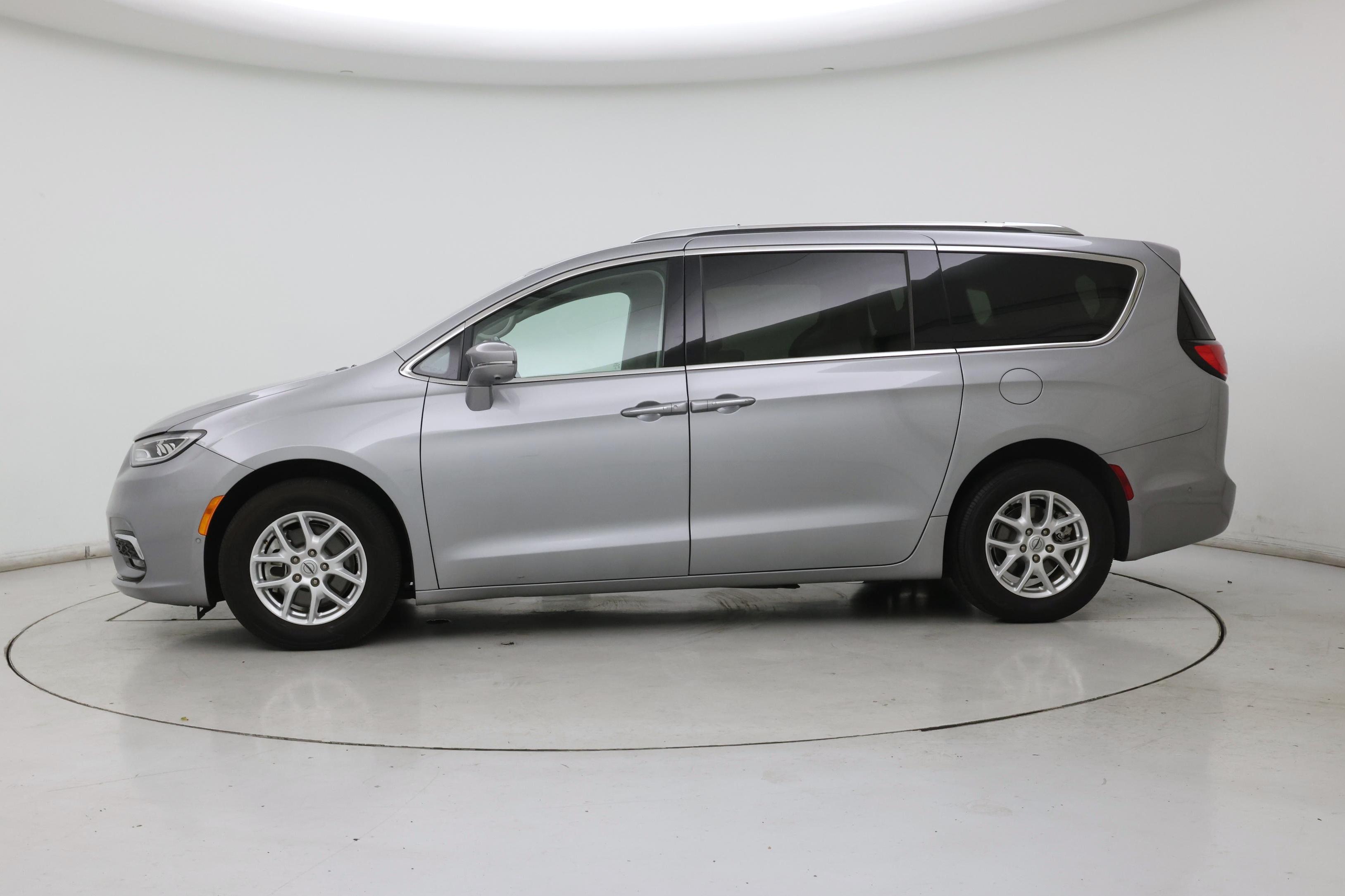 Thumbnail: 2021 Chrysler Pacifica - 3