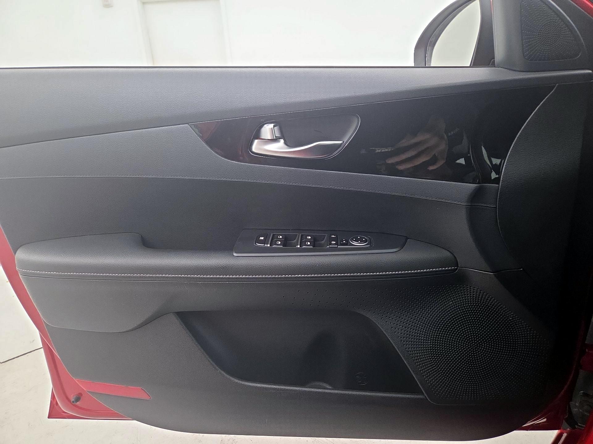 Thumbnail: 2019 Kia Forte - 12