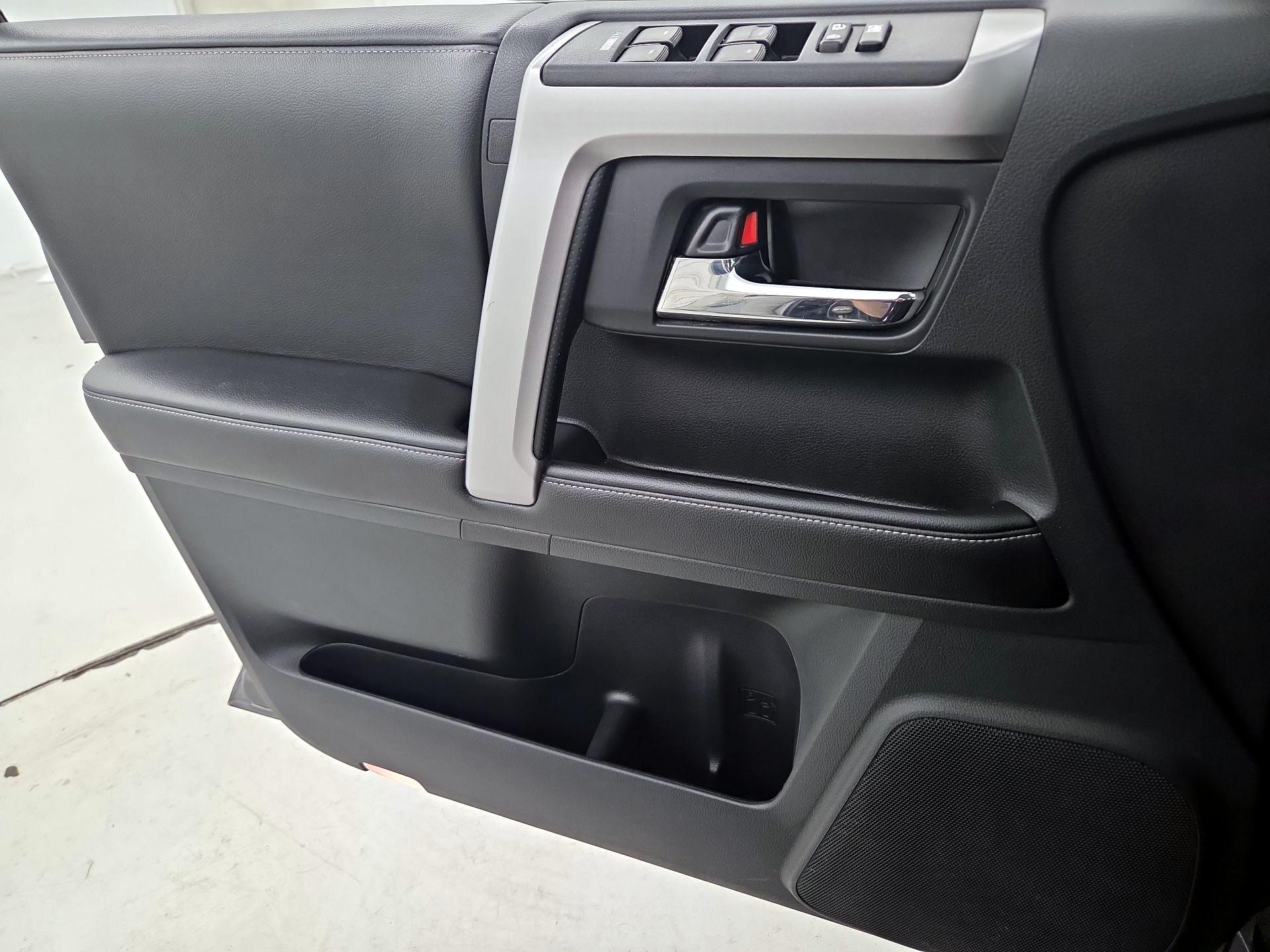 Thumbnail: 2015 Toyota 4Runner - 12