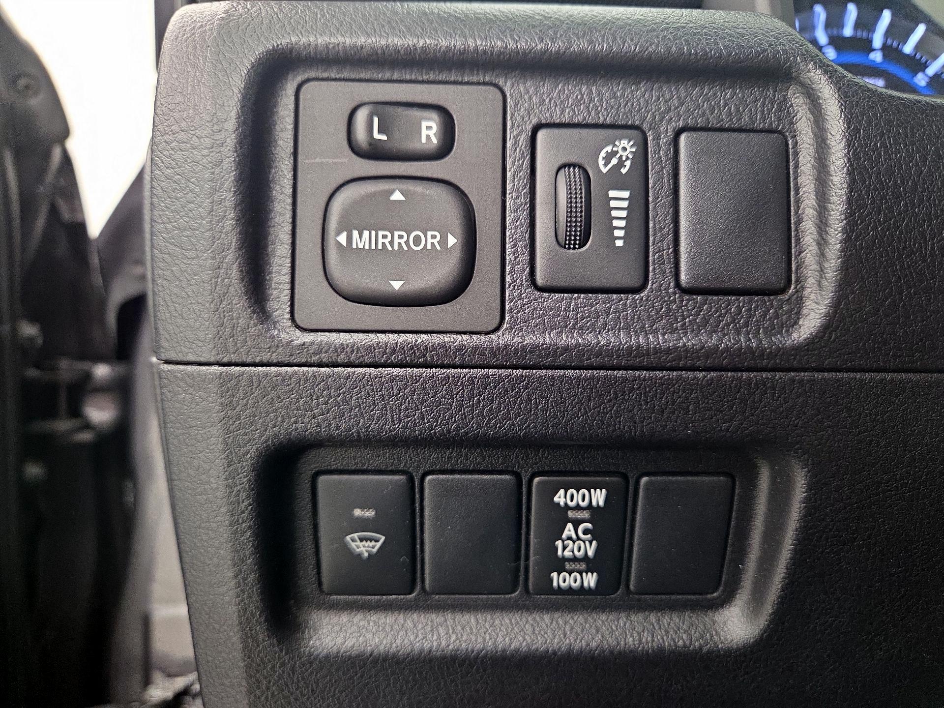 Thumbnail: 2015 Toyota 4Runner - 13