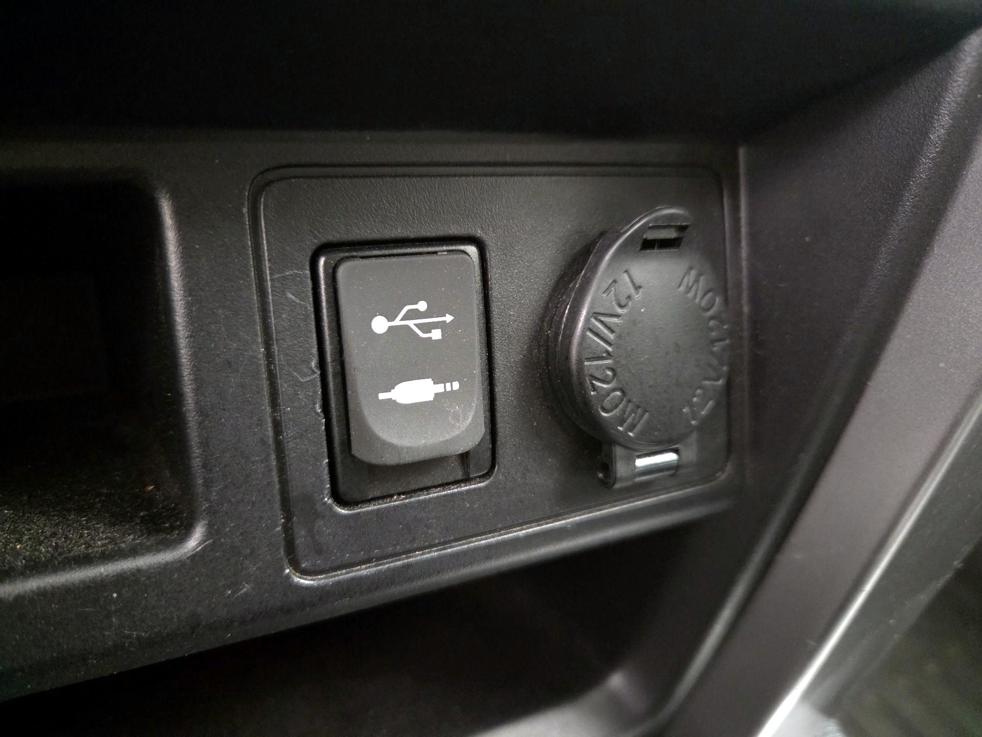 Thumbnail: 2015 Toyota 4Runner - 18