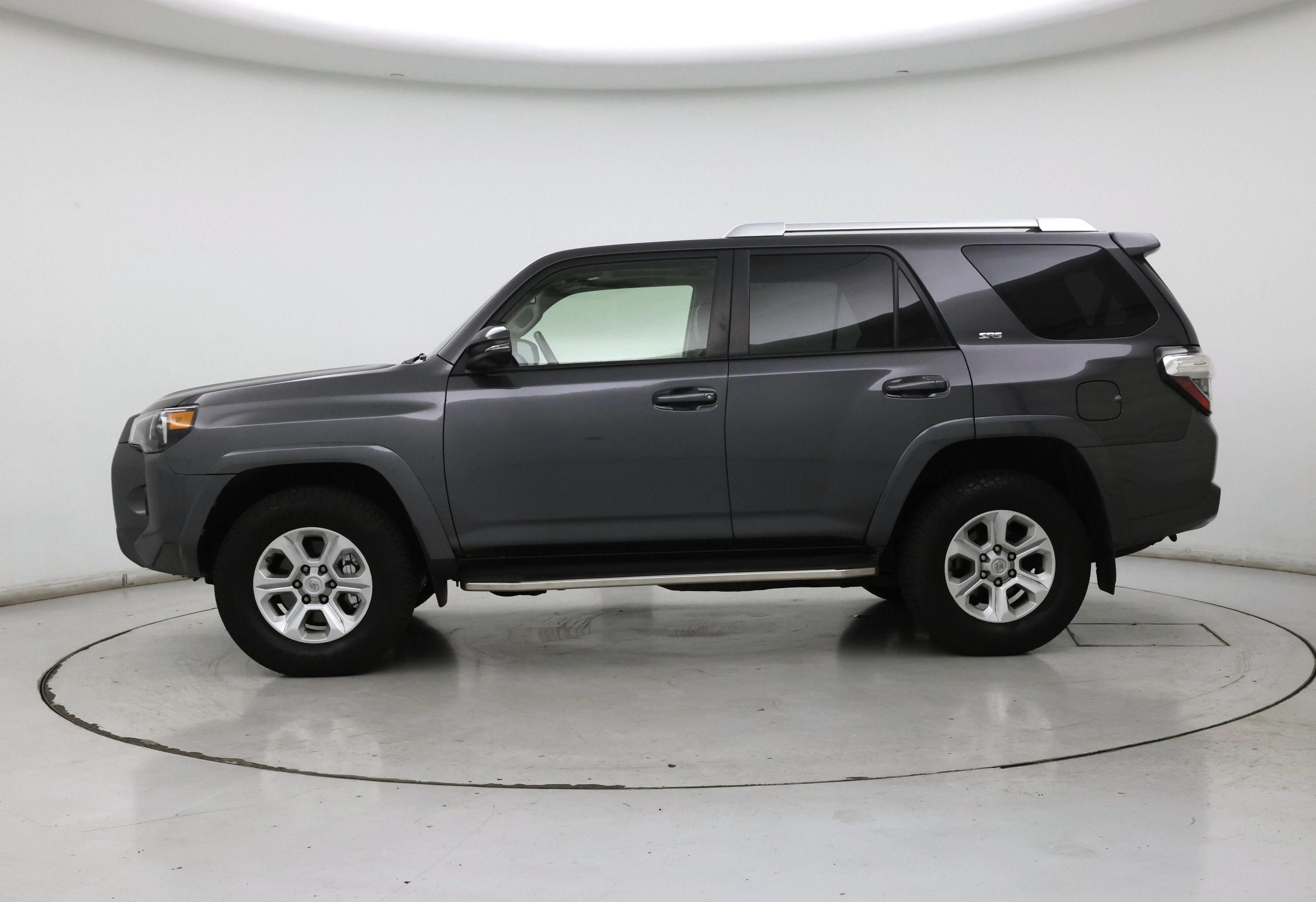 Thumbnail: 2015 Toyota 4Runner - 3