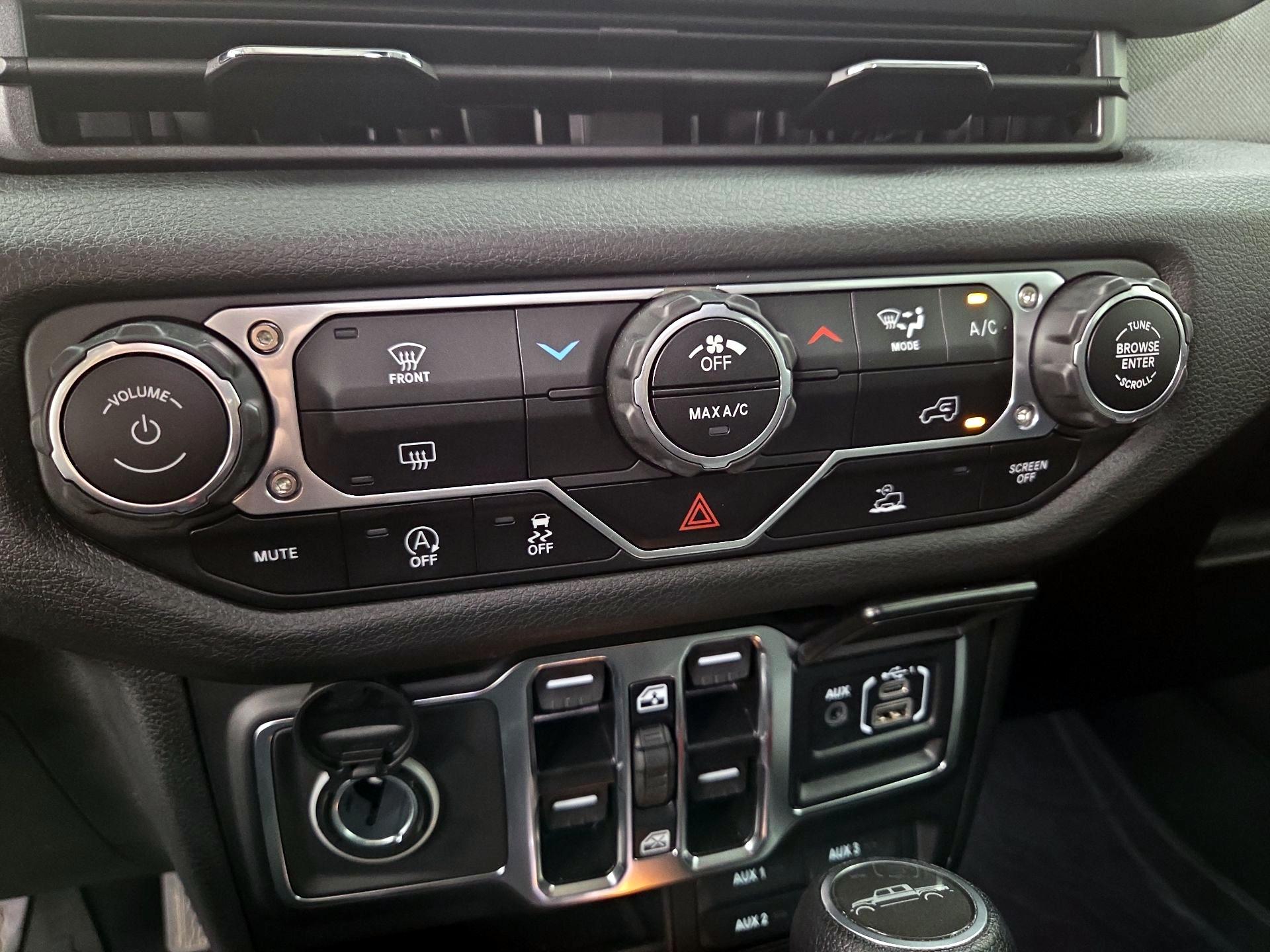 Thumbnail: 2024 Jeep Gladiator - 16