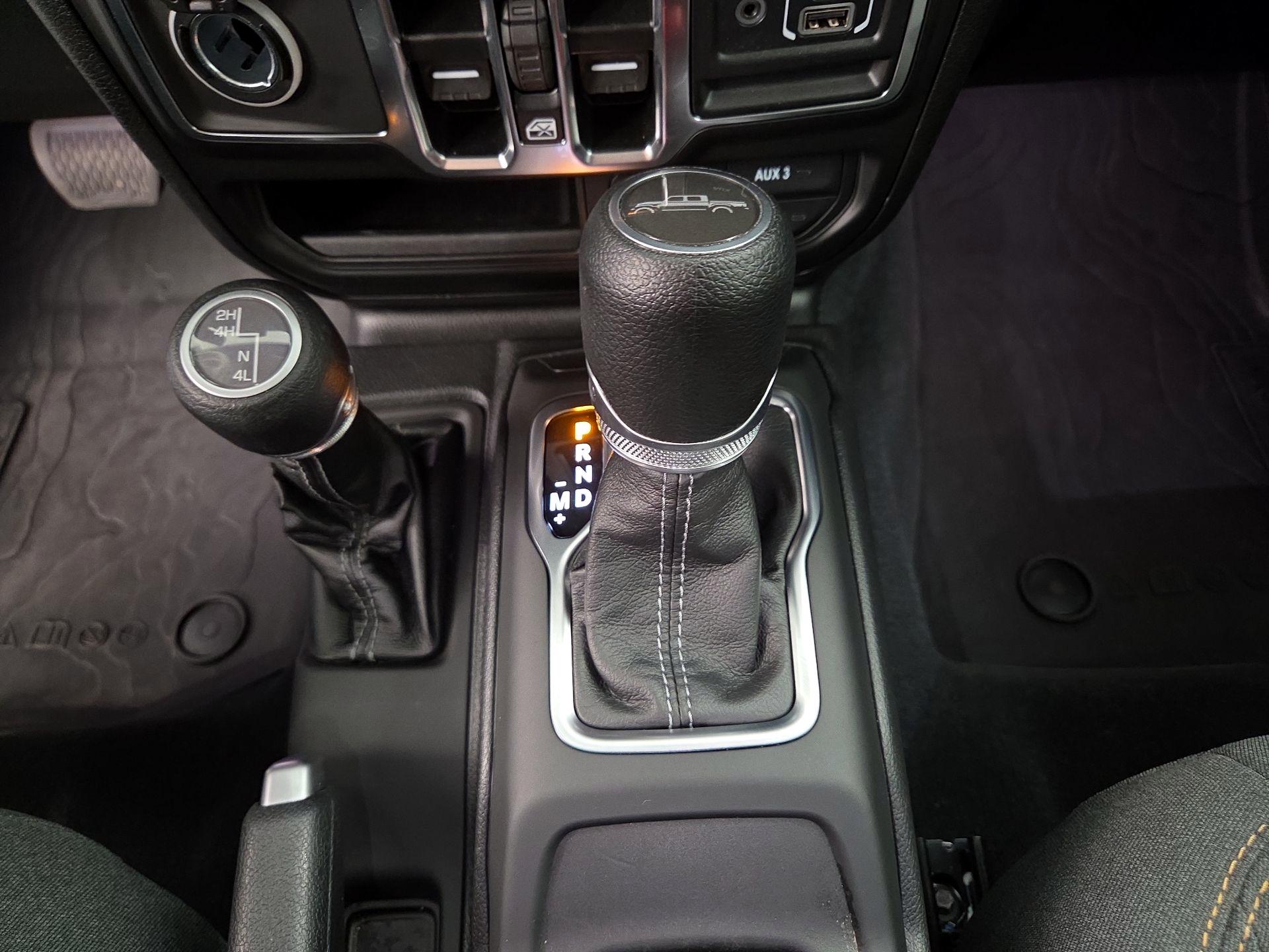 Thumbnail: 2024 Jeep Gladiator - 17