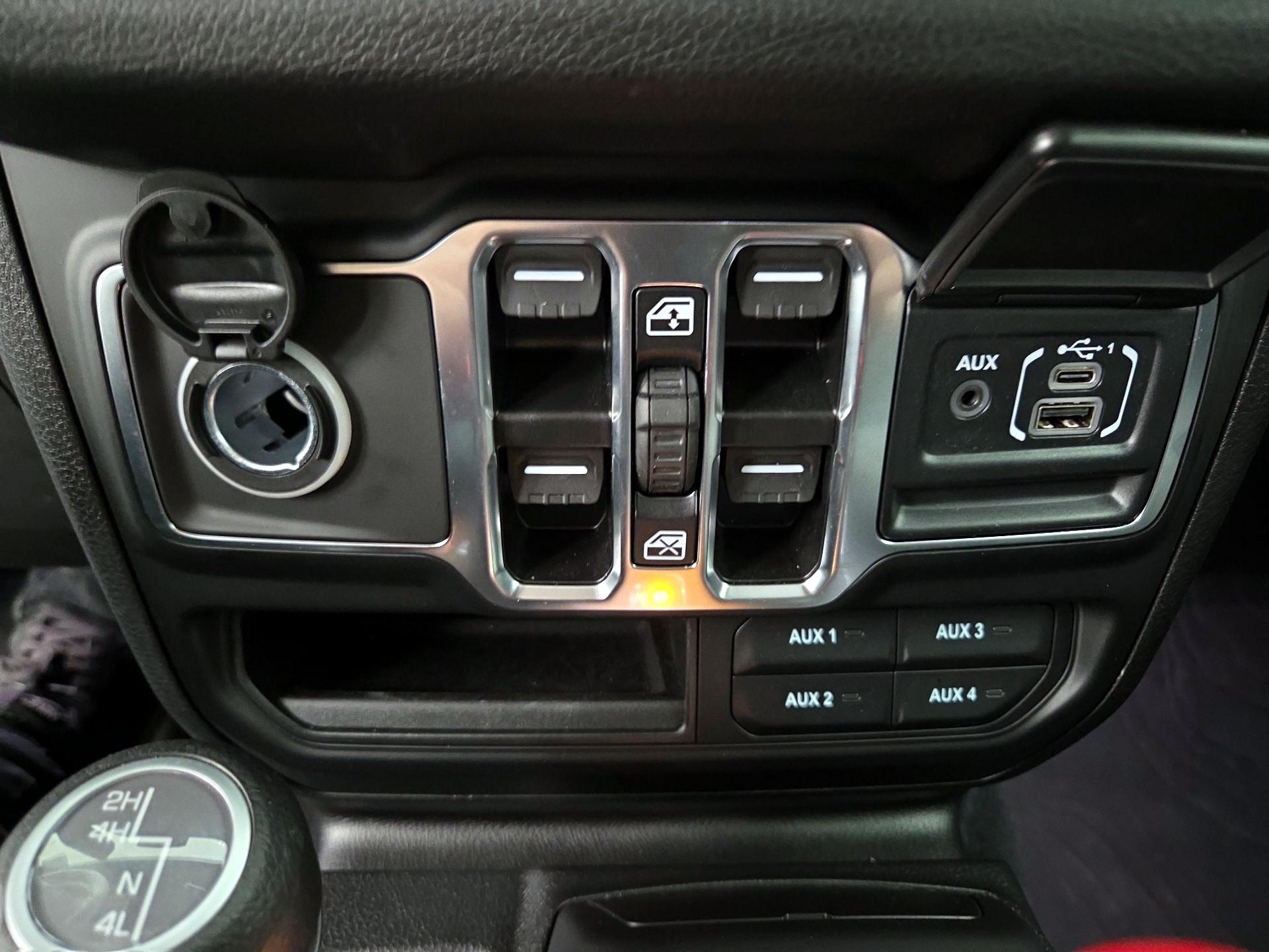 Thumbnail: 2024 Jeep Gladiator - 18